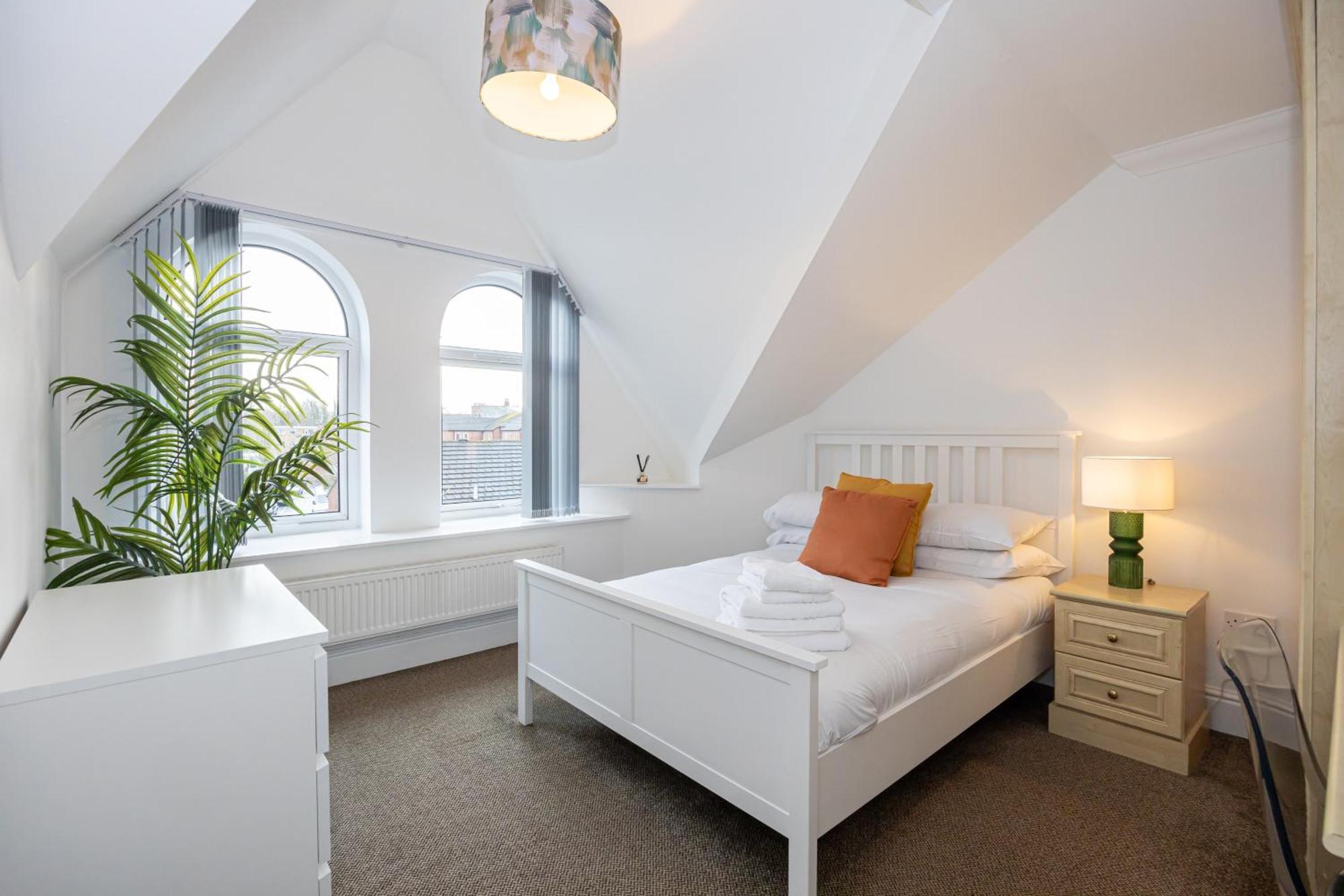 The Burton- Free Gated Parking Apartment