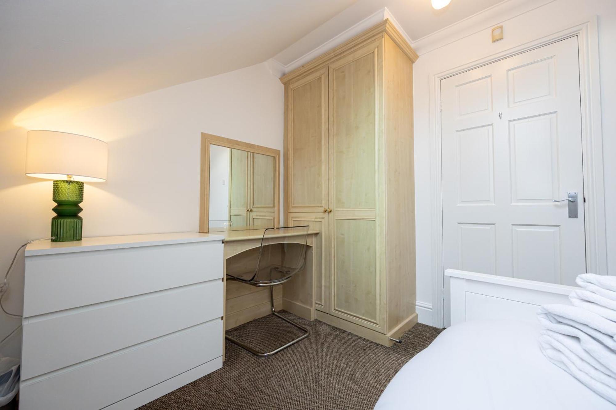 Apartment The Burton- Free Gated Parking Manchester