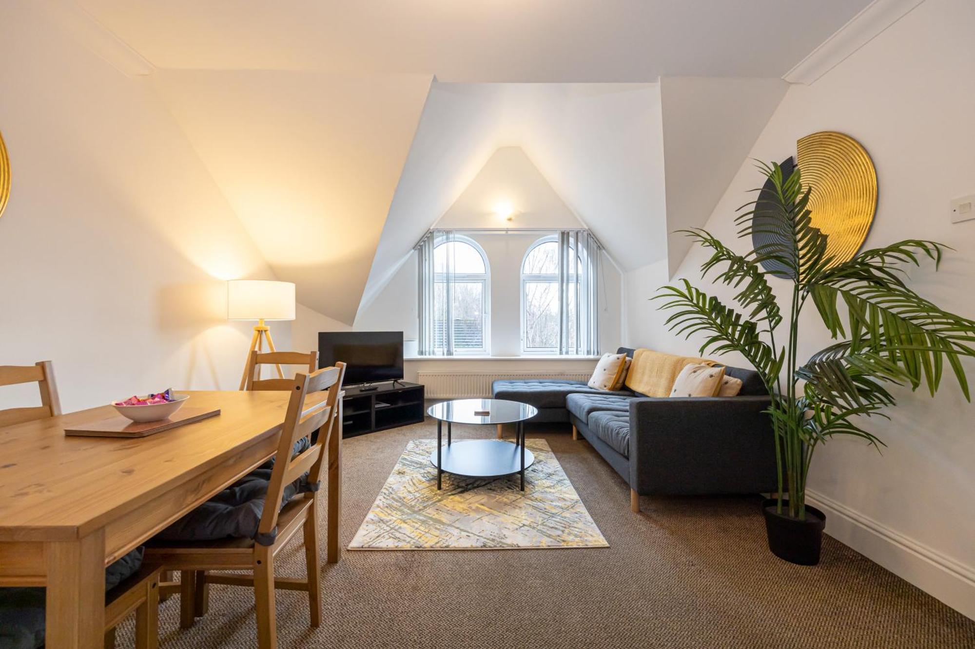 Apartment The Burton- Free Gated Parking *