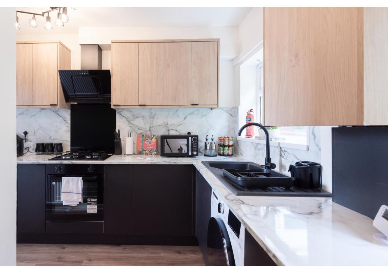 Cozy 3 Bd House, Perfect For Large Group Of 6 Manchester