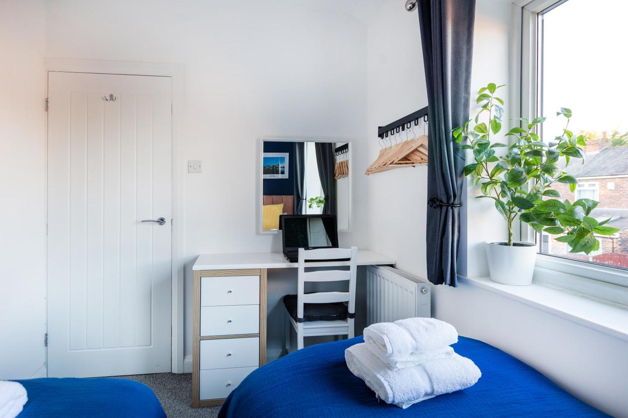 Holiday home The Heart - Cosy 3 Bedroom House With Double Driveway And Garden In *