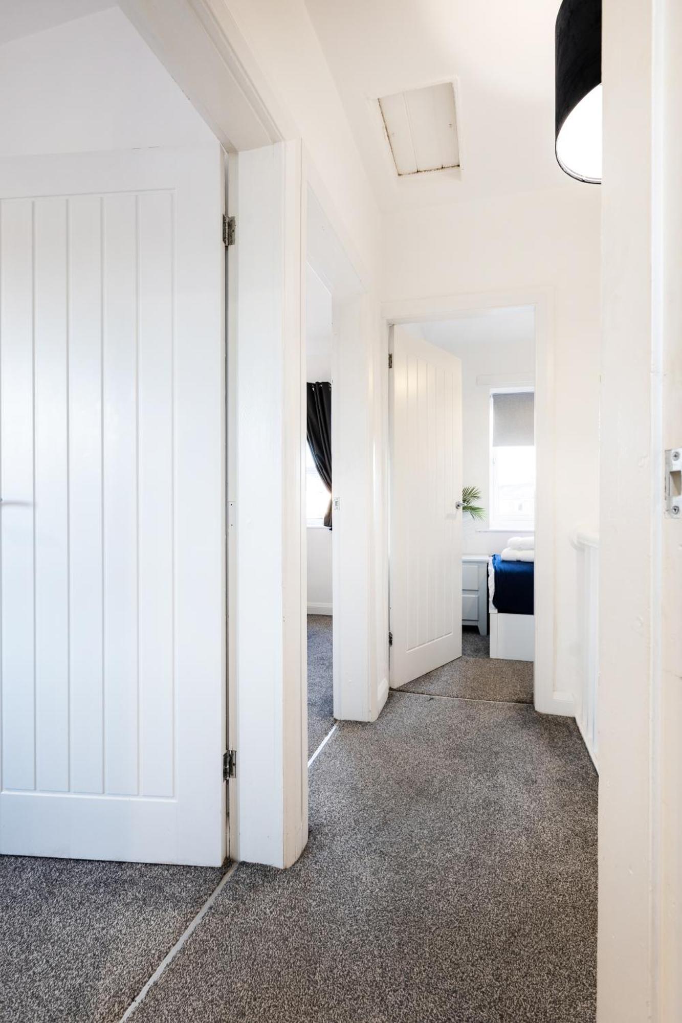 The Heart - Cosy 3 Bedroom House With Double Driveway And Garden In Manchester