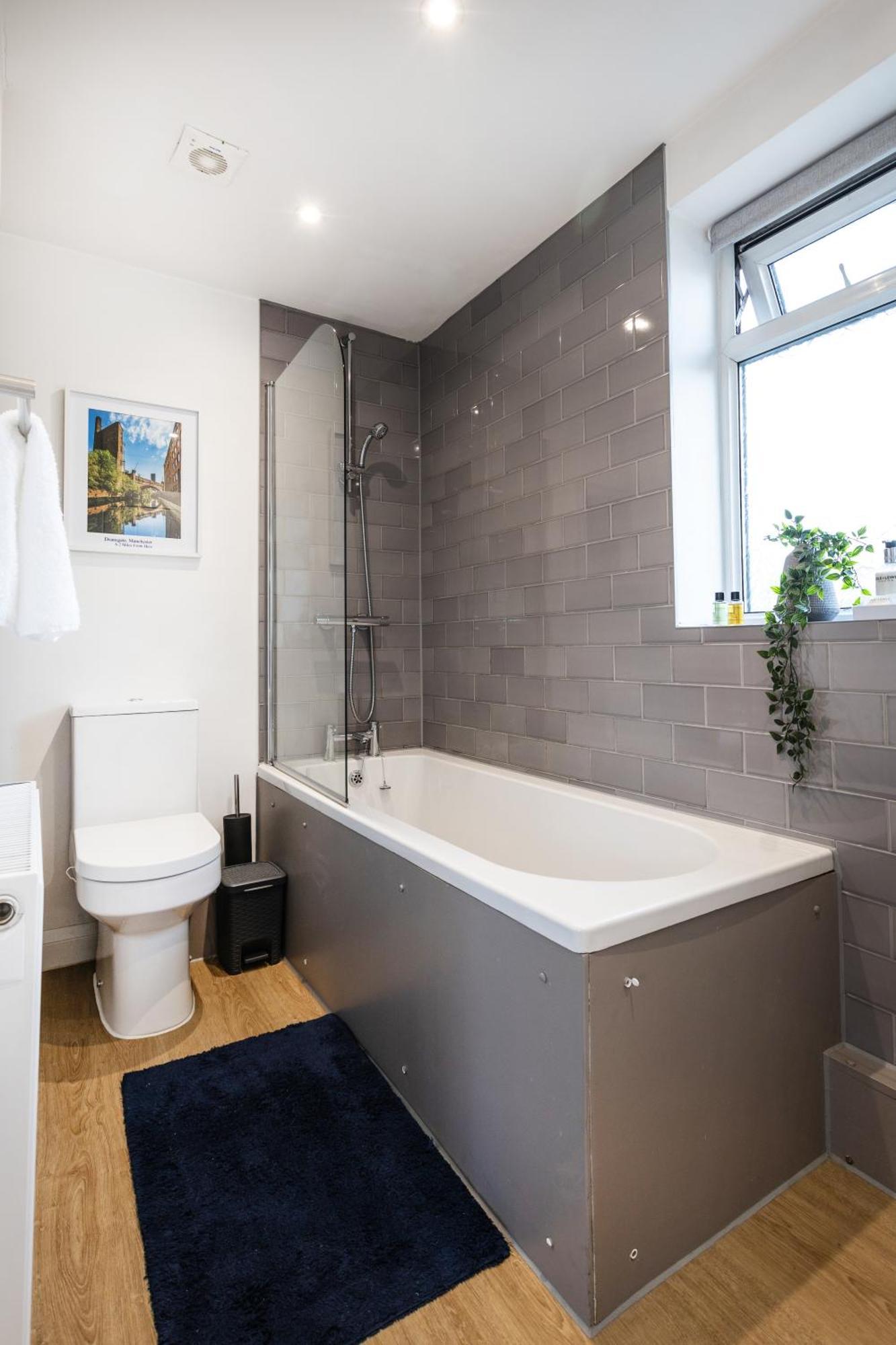 The Heart - Cosy 3 Bedroom House With Double Driveway And Garden In Holiday home