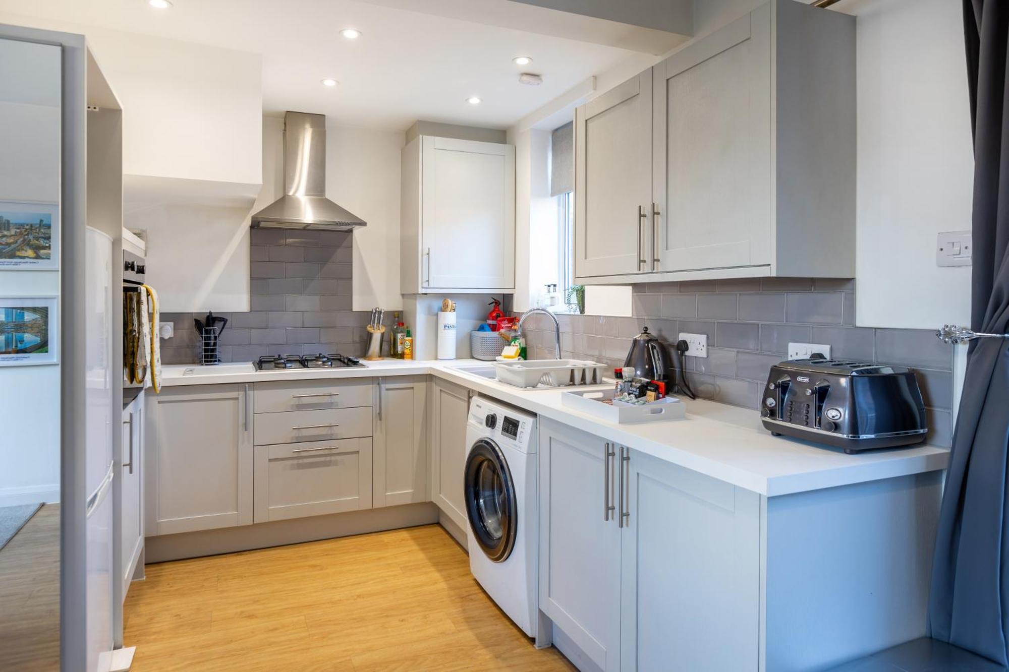 The Heart - Cosy 3 Bedroom House With Double Driveway And Garden In *