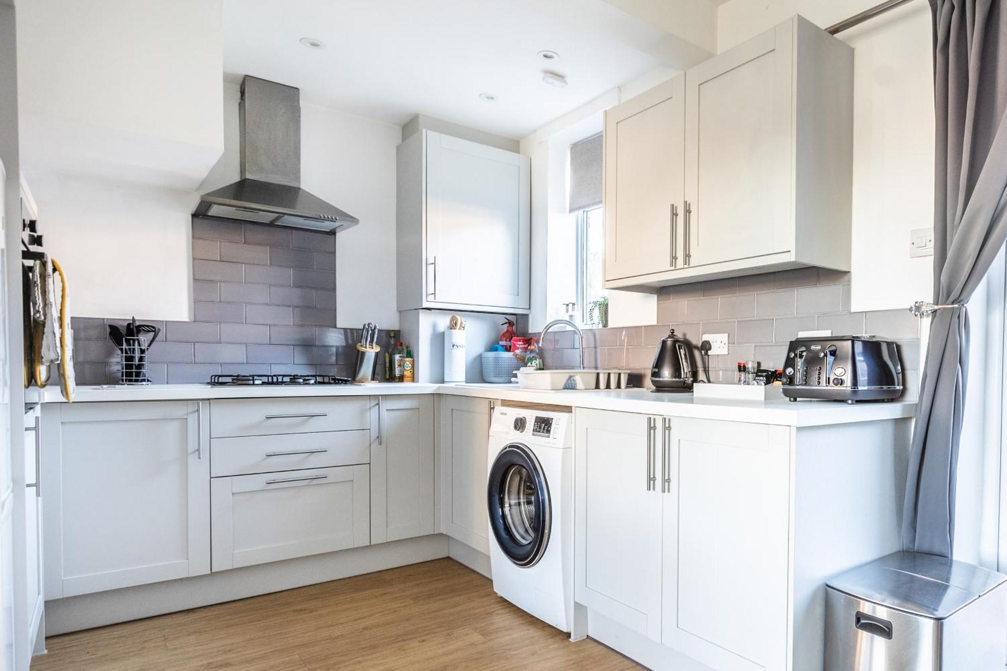 The Heart - Cosy 3 Bedroom House With Double Driveway And Garden In
