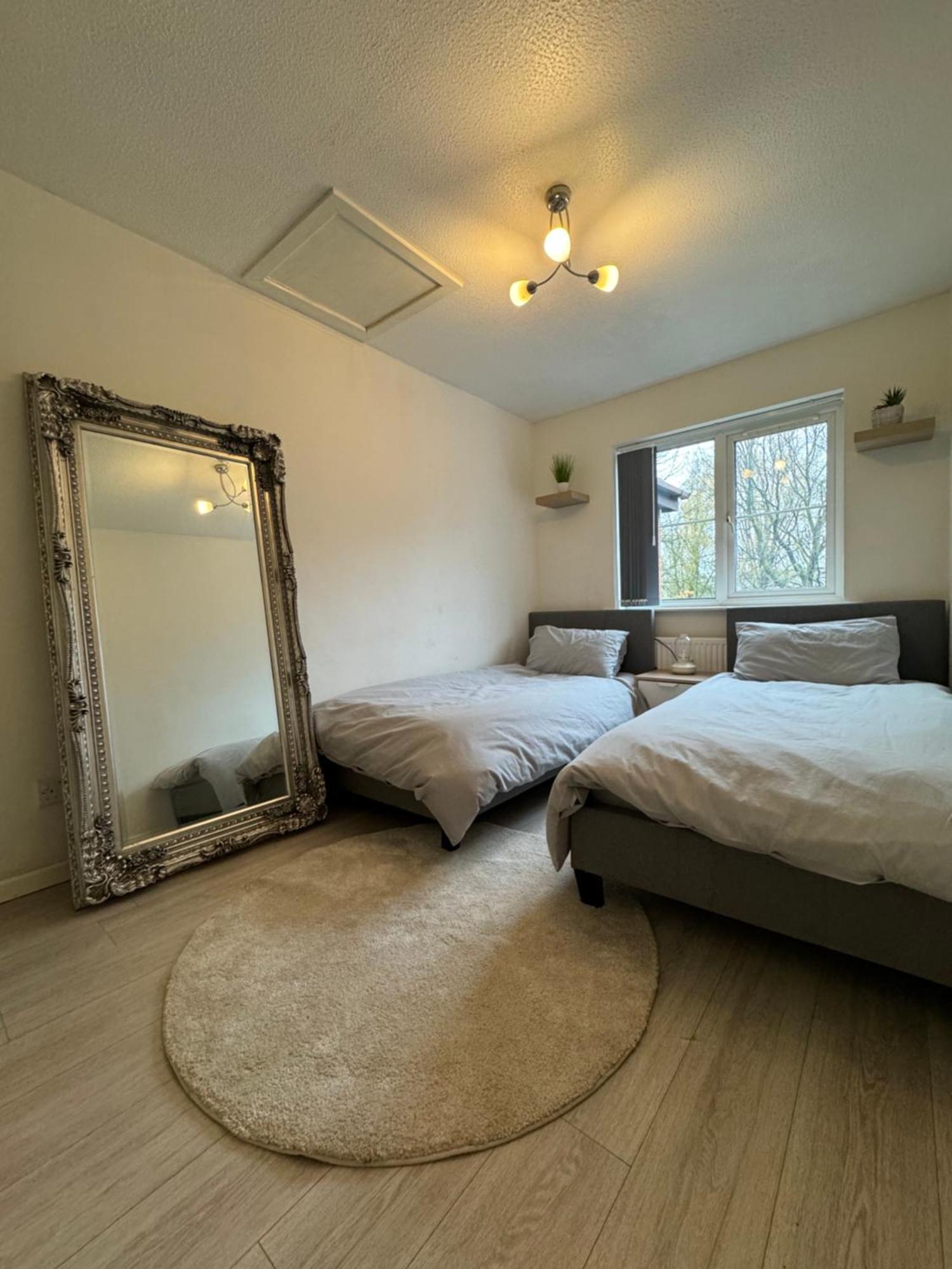 Modern Home, Beautiful Spacious Garden, Centre Netflix