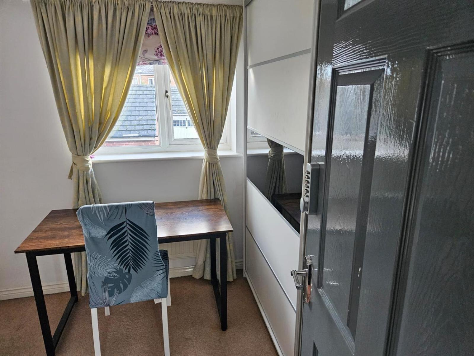 Queens Rooms, A Perfect Stay, Next To Shopping Parks And Central *