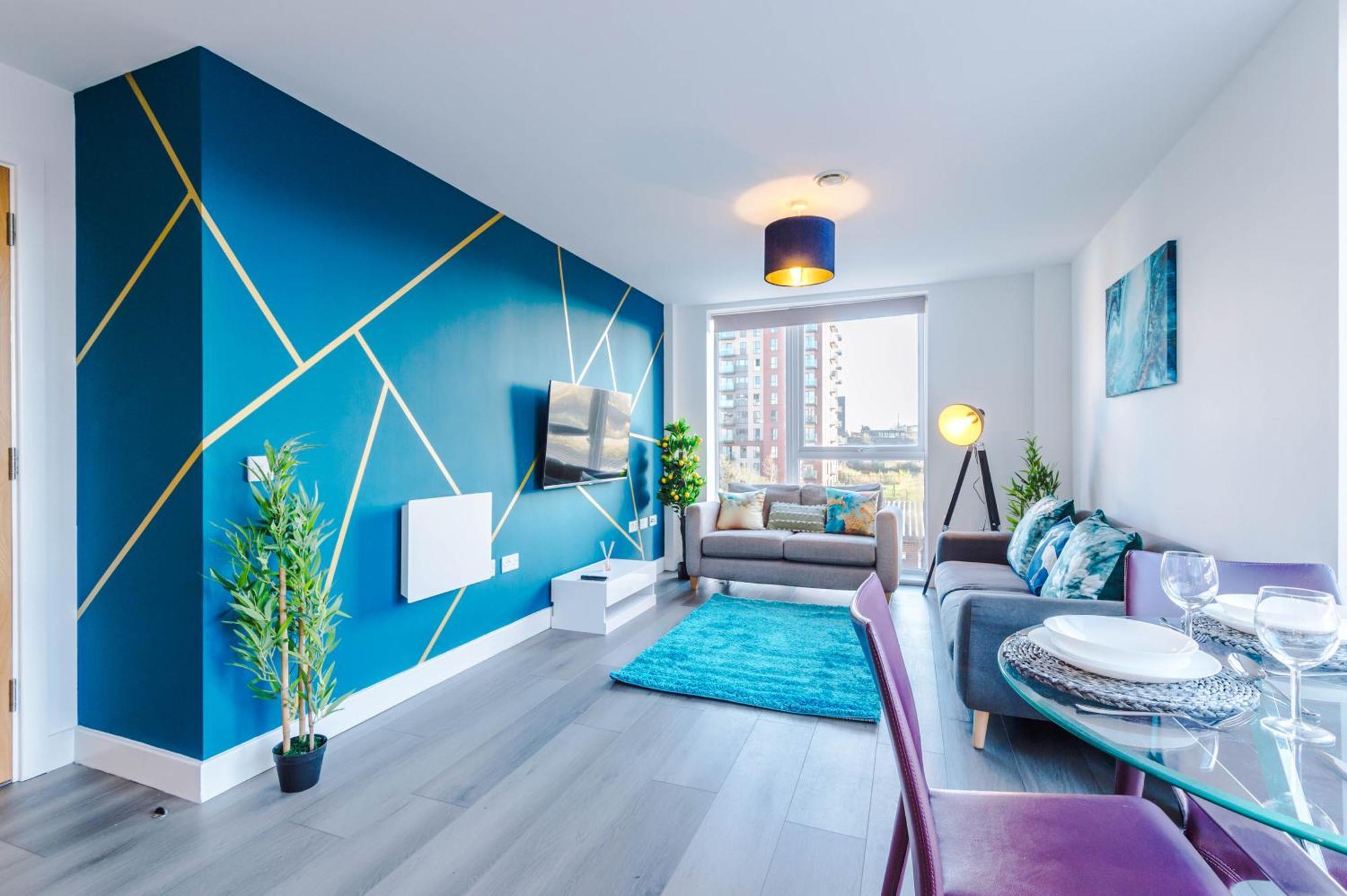 Spacious 3-bedroom In With Private Rooftop Terrace & Stunning Views Apartment *