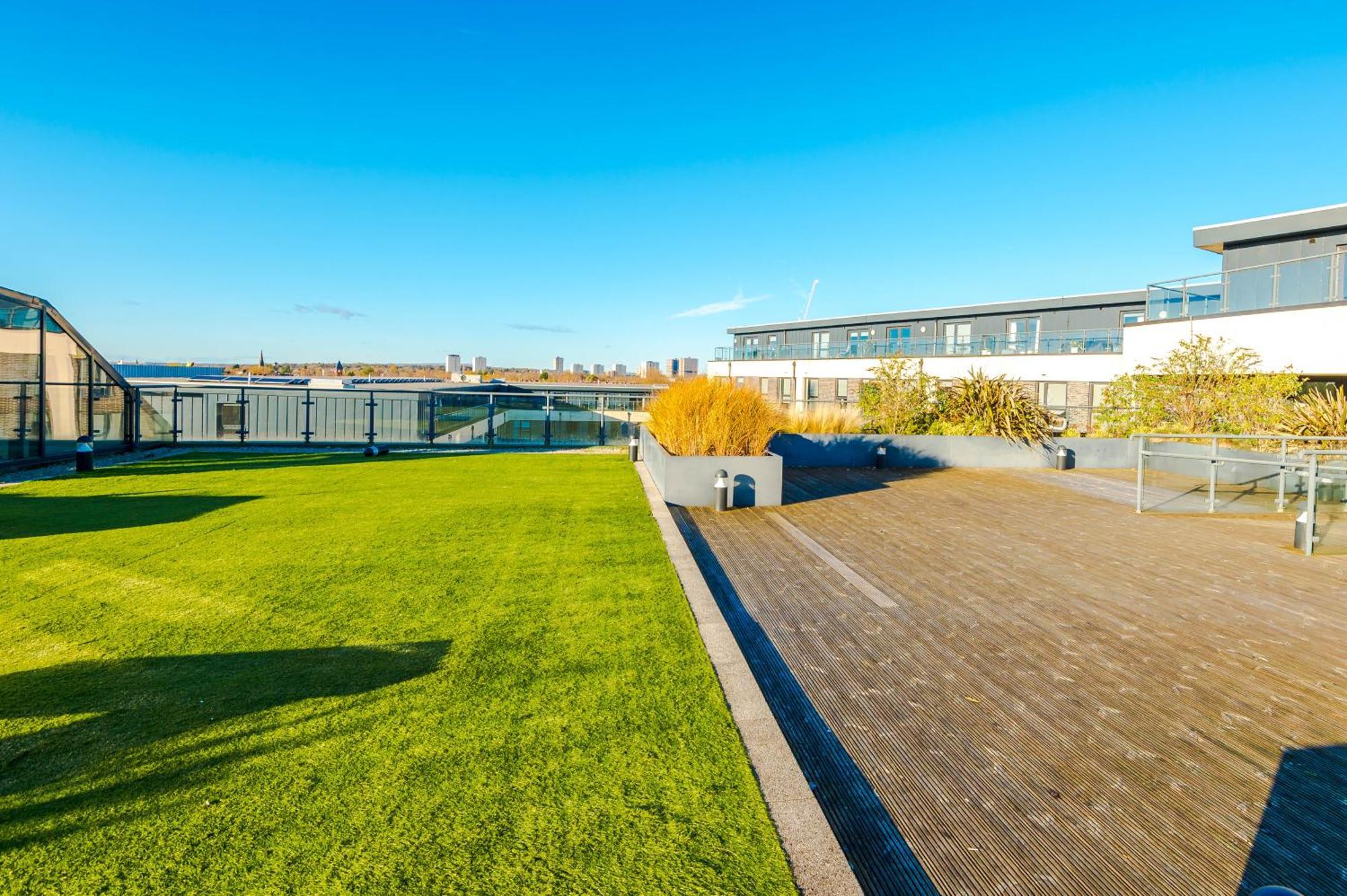 Apartment Spacious 3-bedroom In With Private Rooftop Terrace & Stunning Views