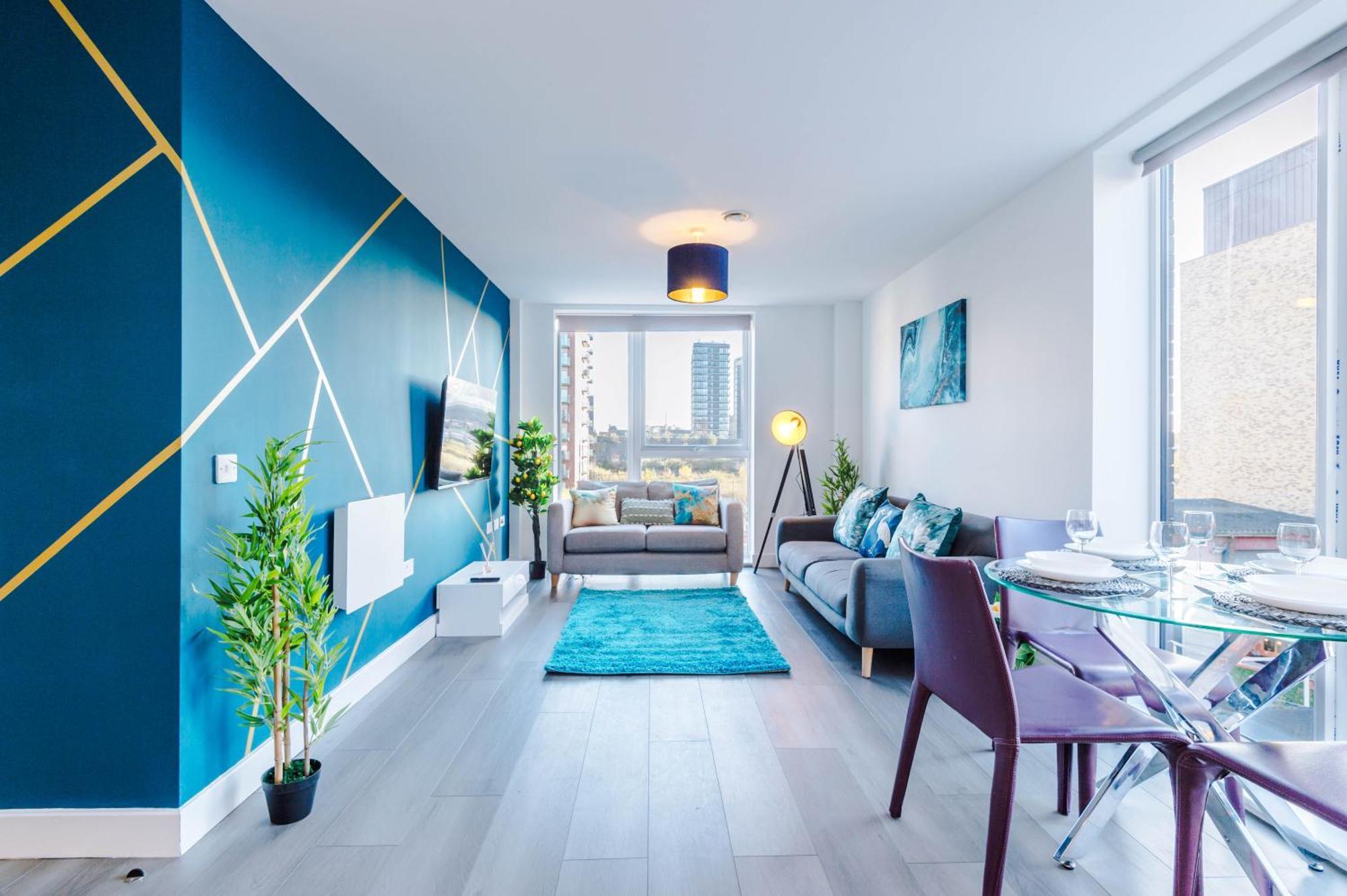 Spacious 3-bedroom In With Private Rooftop Terrace & Stunning Views