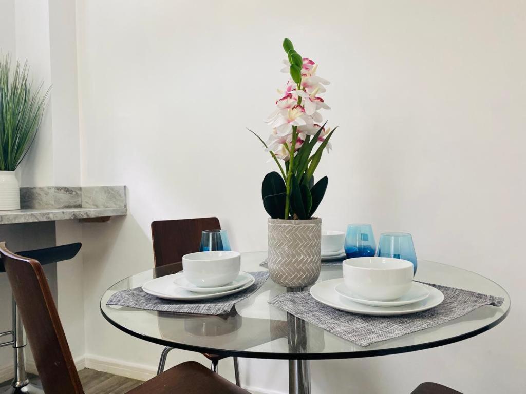 Modern, Stylish And Central *