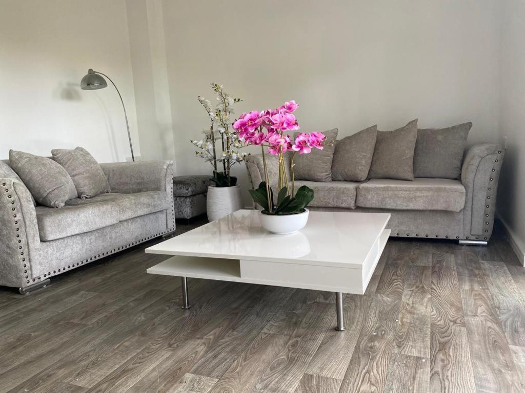 Modern, Stylish And Central *