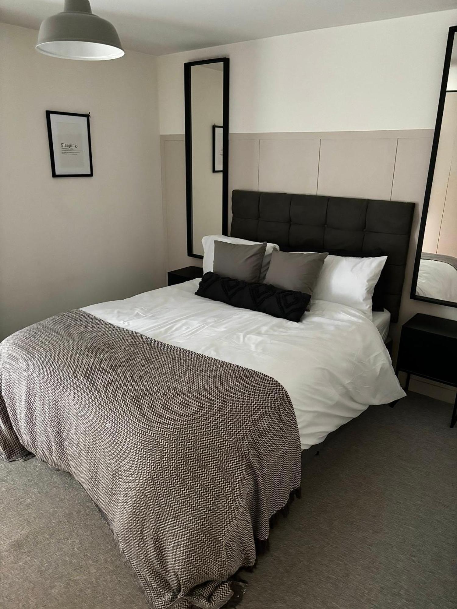 Riverside Wharf - Free Parking, Business, Couples & Families Apartment *