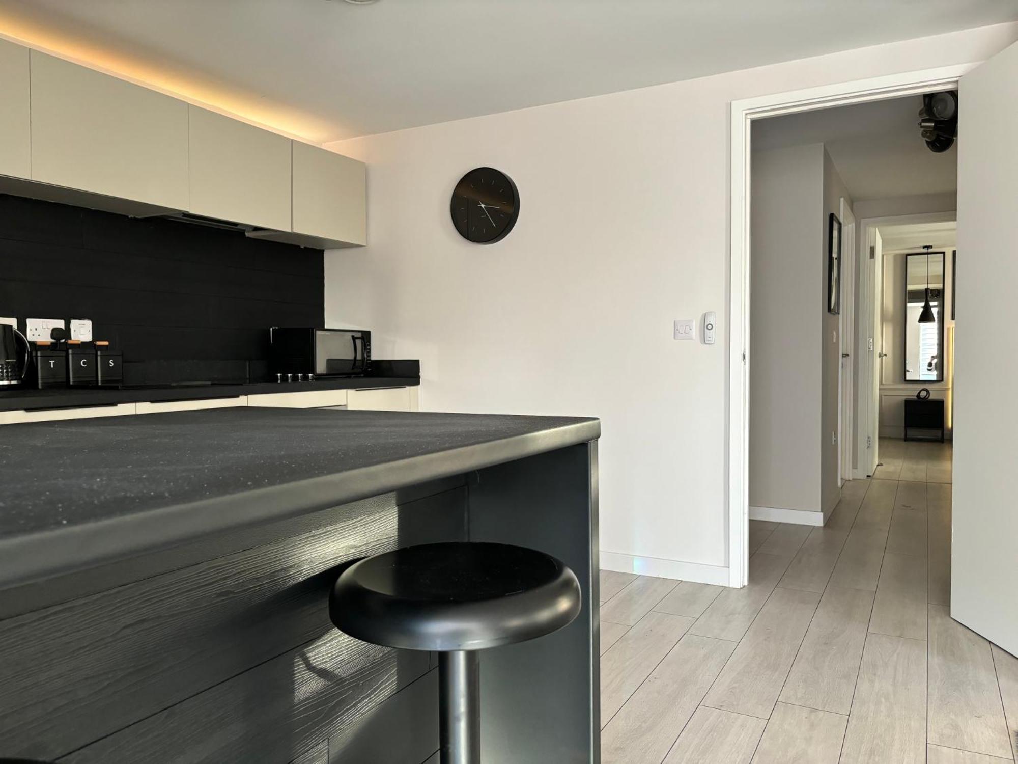 Riverside Wharf - Free Parking, Business, Couples & Families Apartment *