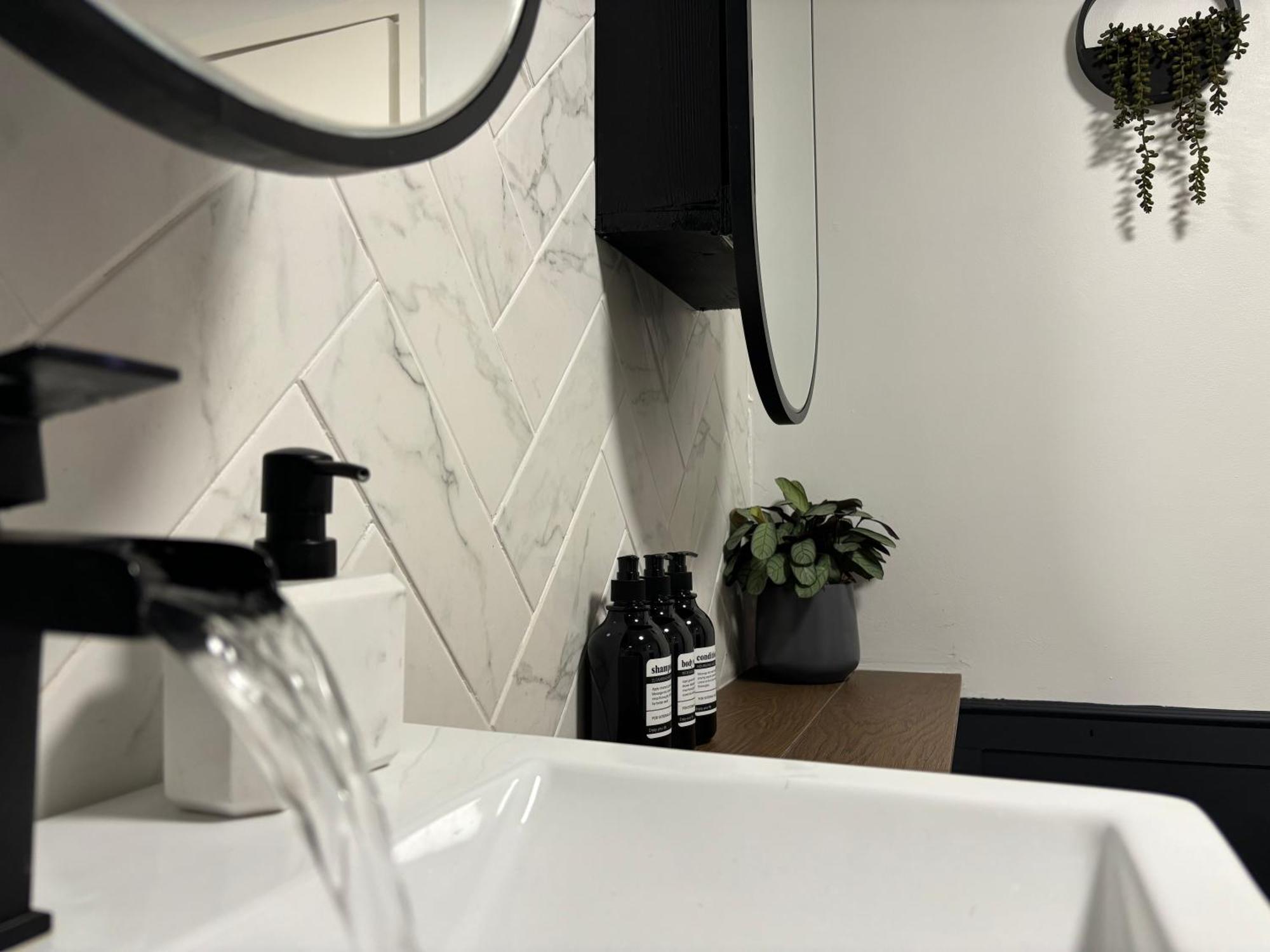 Apartment Riverside Wharf - Free Parking, Business, Couples & Families
