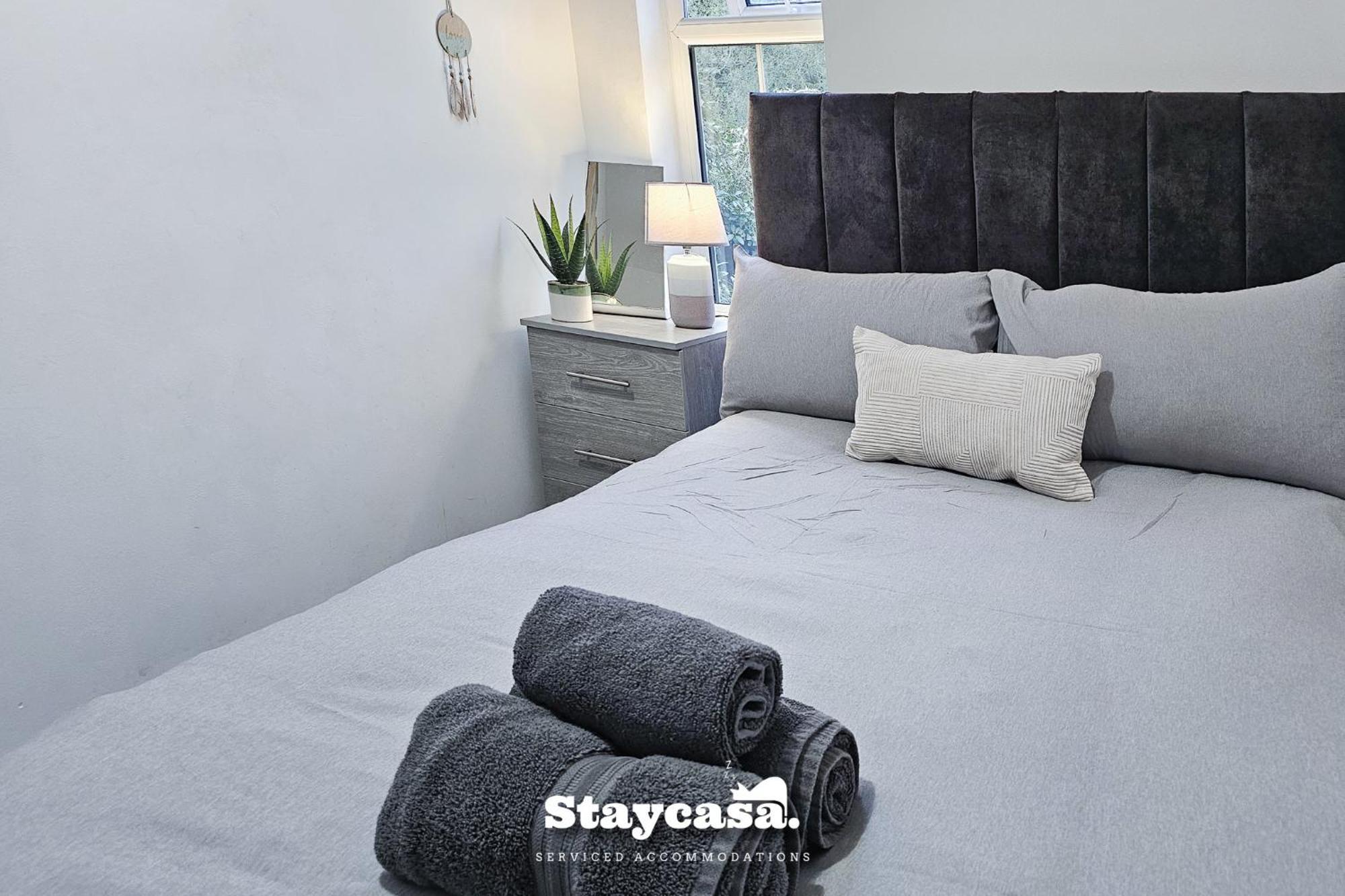 Charming 6-Bed Near Alexandra Park - Free Parking