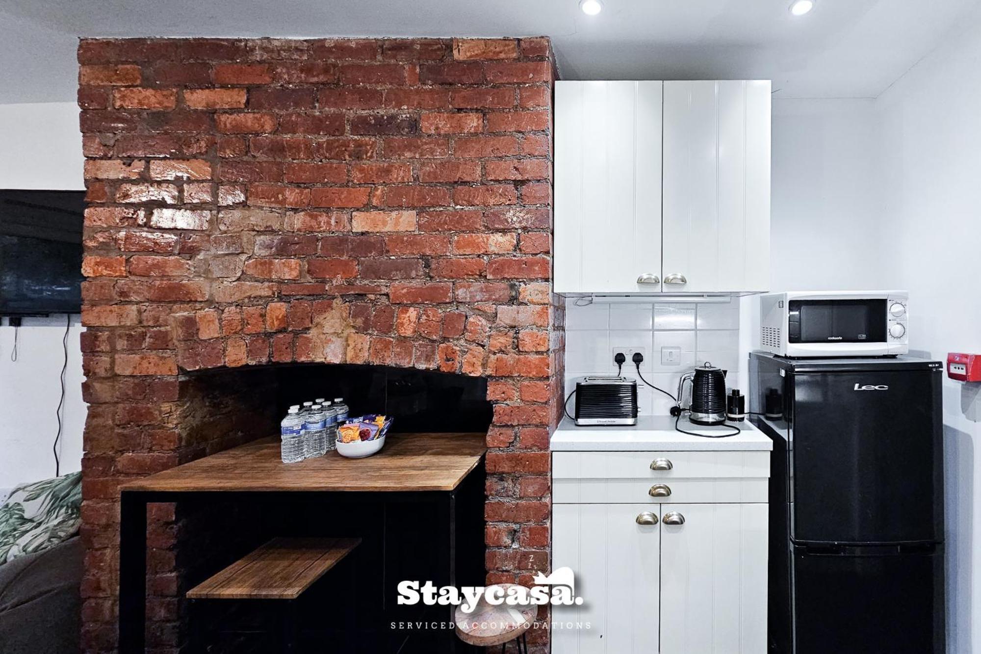 Charming 6-Bed Near Alexandra Park - Free Parking Vakantiehuis *