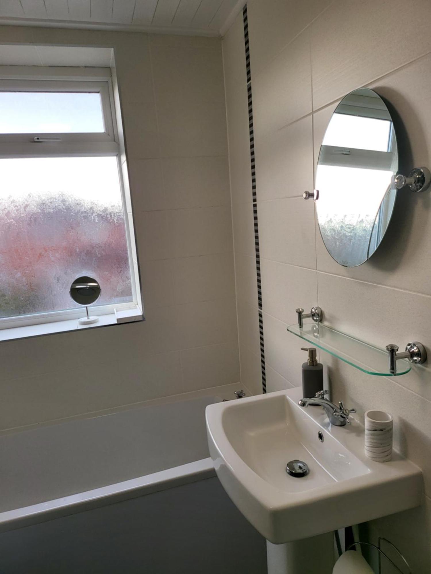 Vakantiehuis Serene 3br With Free Parking *