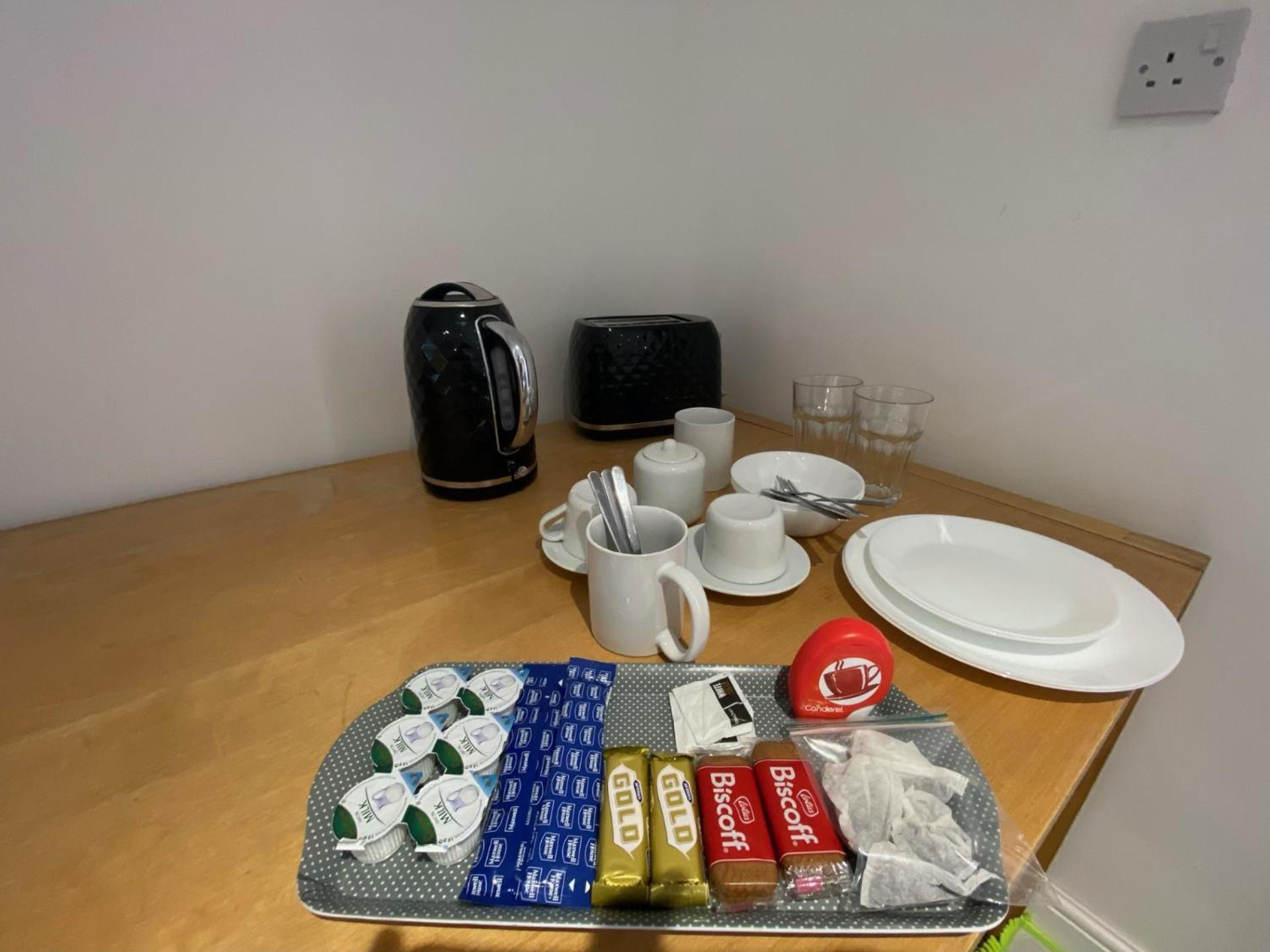 Modern With Private Entrance * Manchester