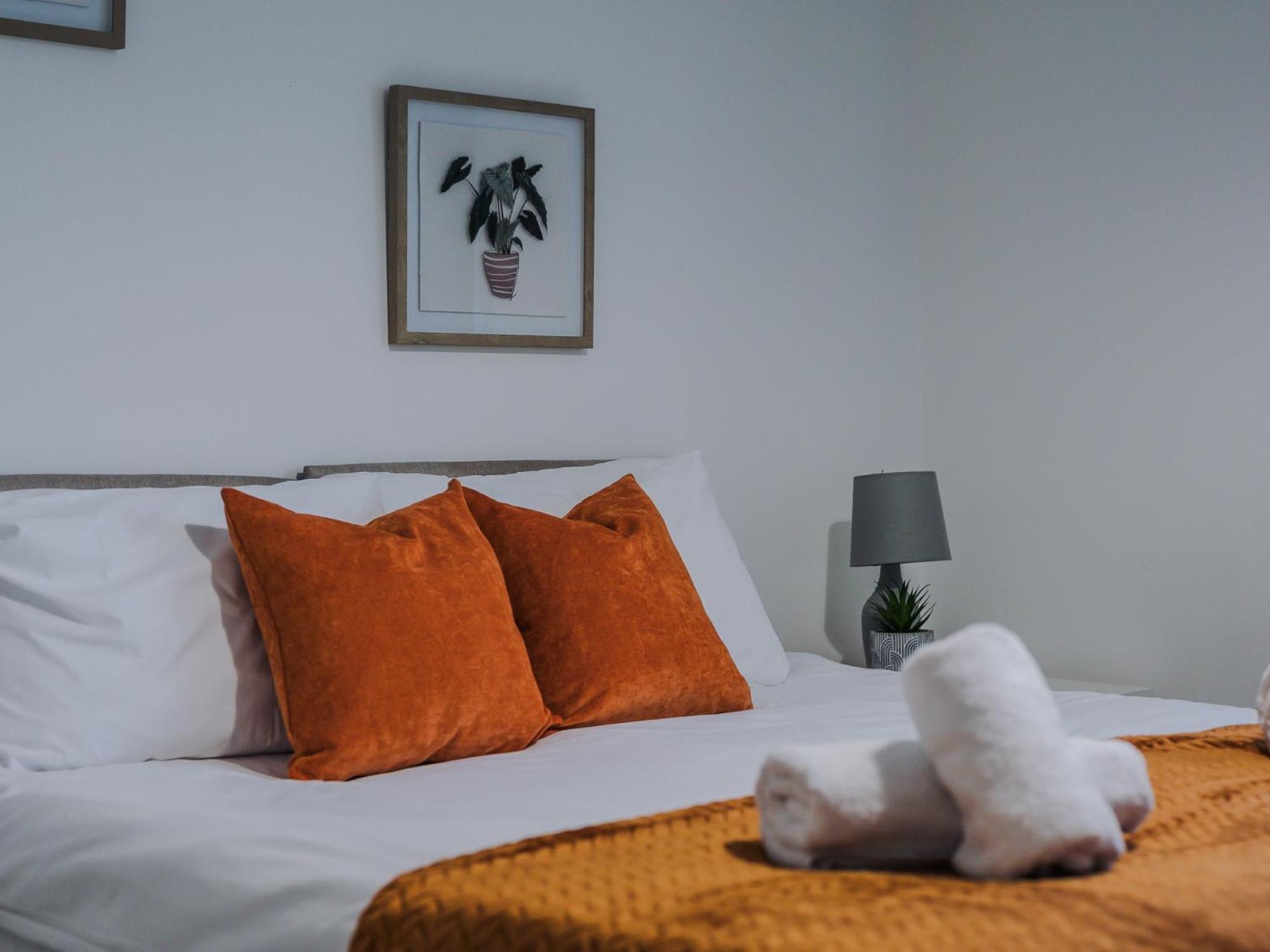 Pass The Keys Salford Haven 3-bed With Garden, Moments From Centre & Media Holiday home