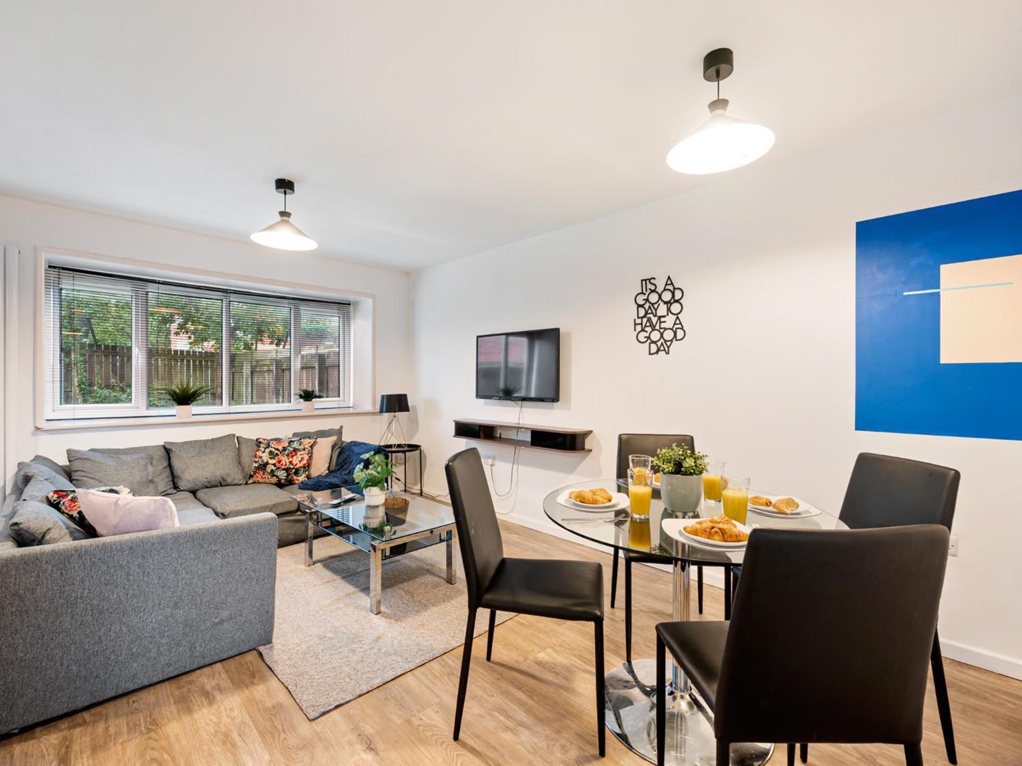 Pass The Keys Salford Haven 3-bed With Garden, Moments From Centre & Media * Manchester