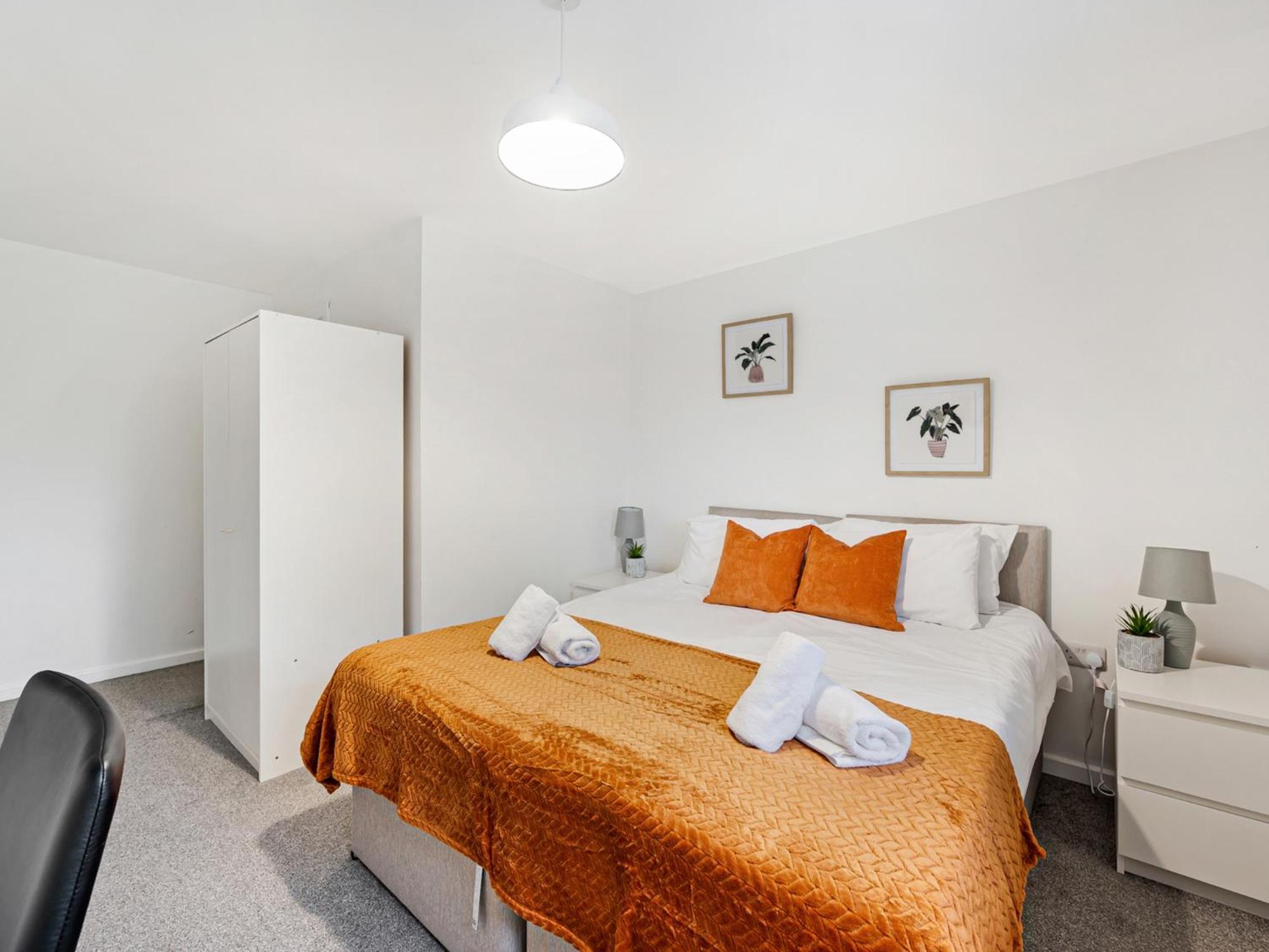 Pass The Keys Salford Haven 3-bed With Garden, Moments From Centre & Media Holiday home *