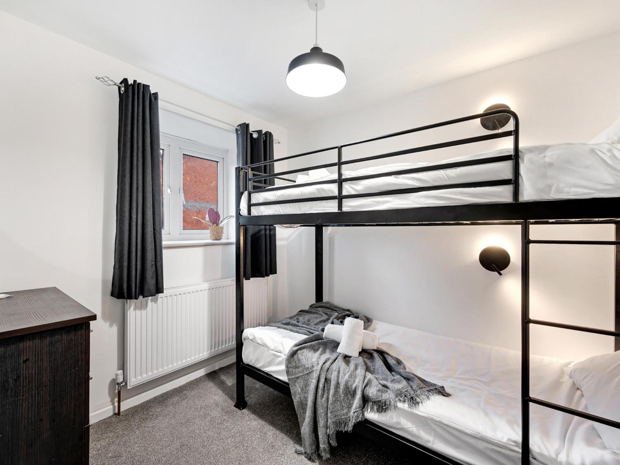 Holiday home Pass The Keys Salford Haven 3-bed With Garden, Moments From Centre & Media *