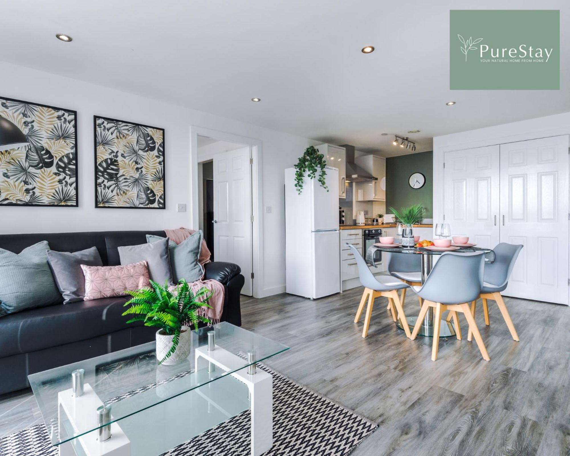 Apartment Stunning Two Bed By Purestay Short Lets & Serviced With Free Parking & Wifi *