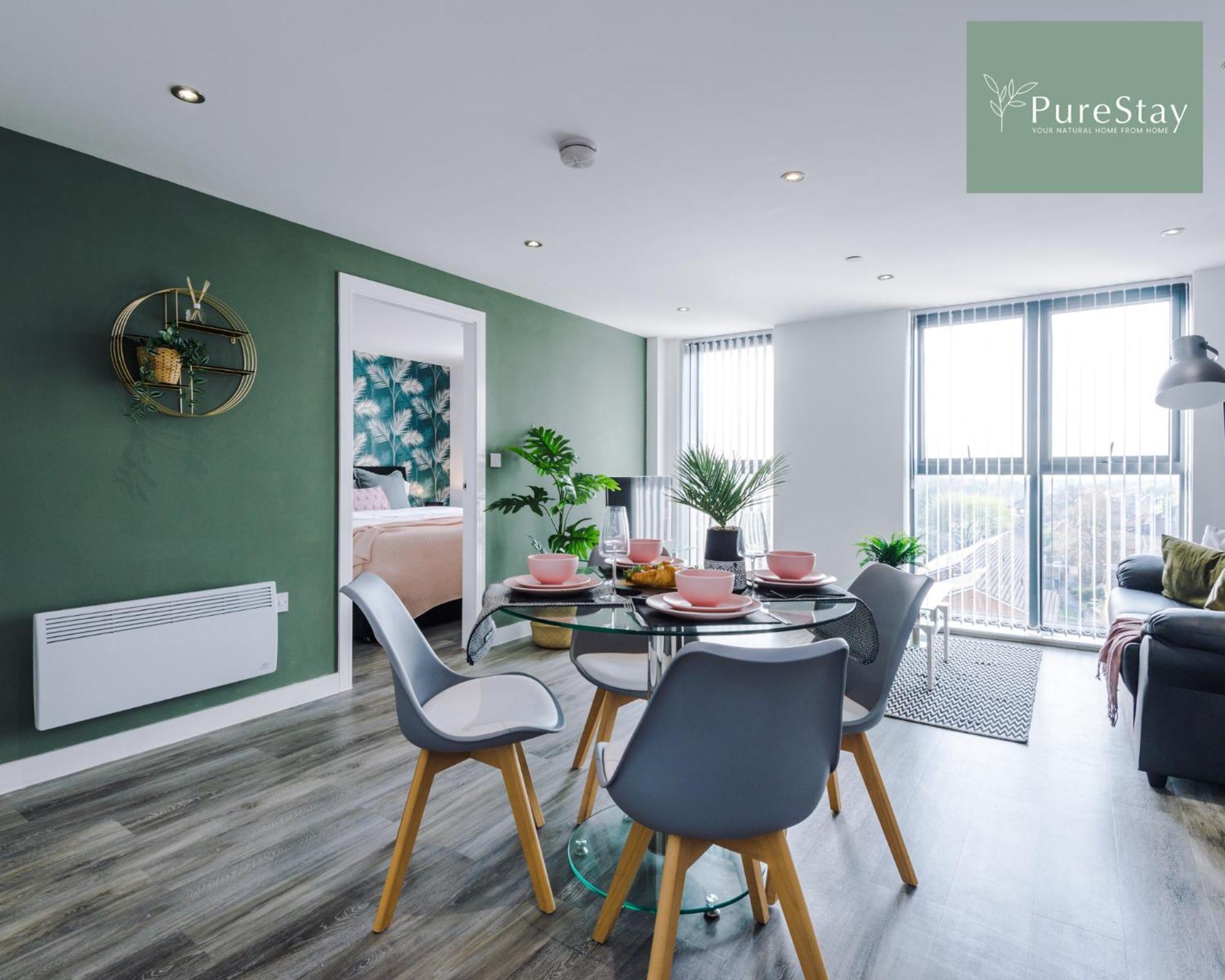 Stunning Two Bed By Purestay Short Lets & Serviced With Free Parking & Wifi Apartment