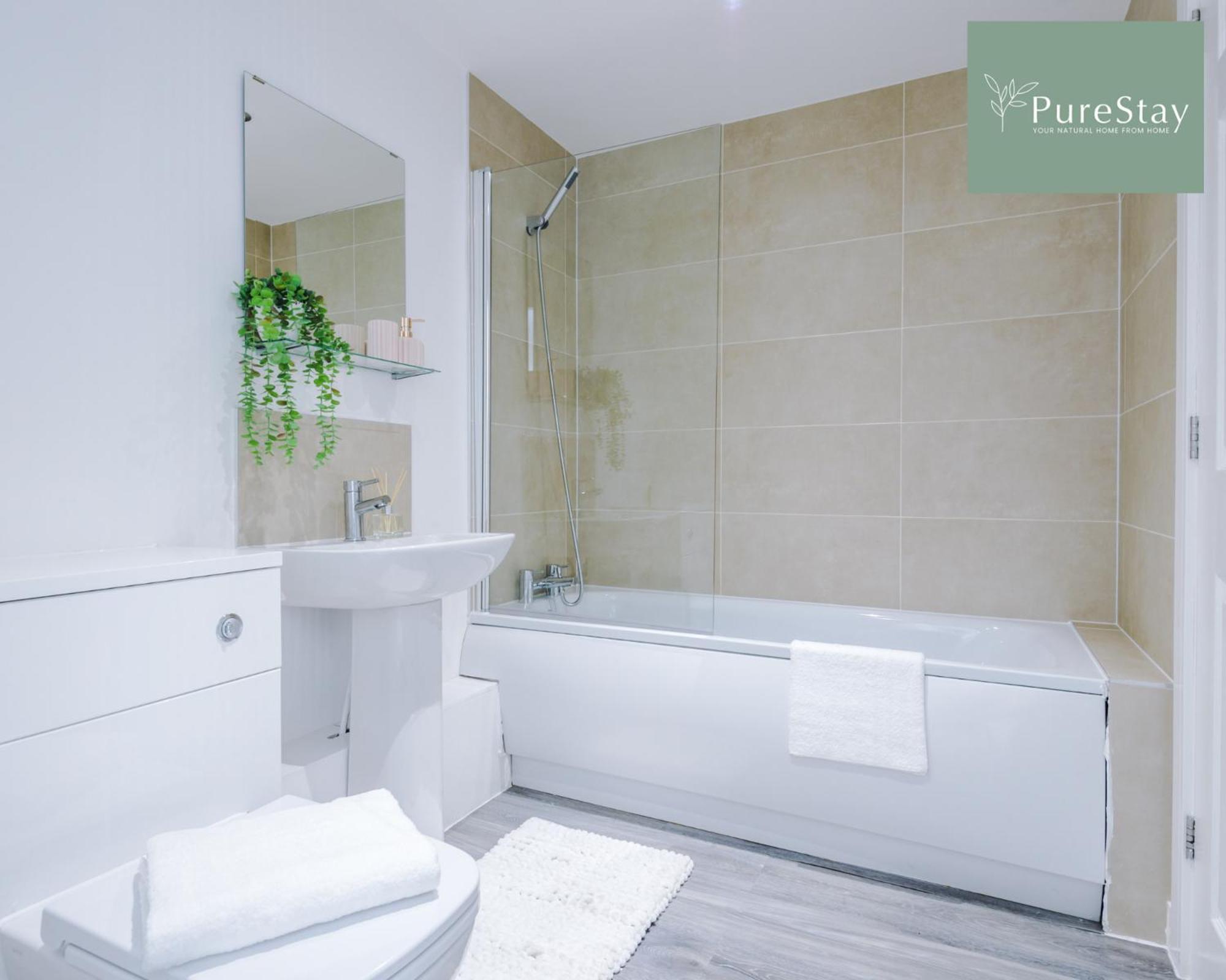 Apartment Stunning Two Bed By Purestay Short Lets & Serviced With Free Parking & Wifi