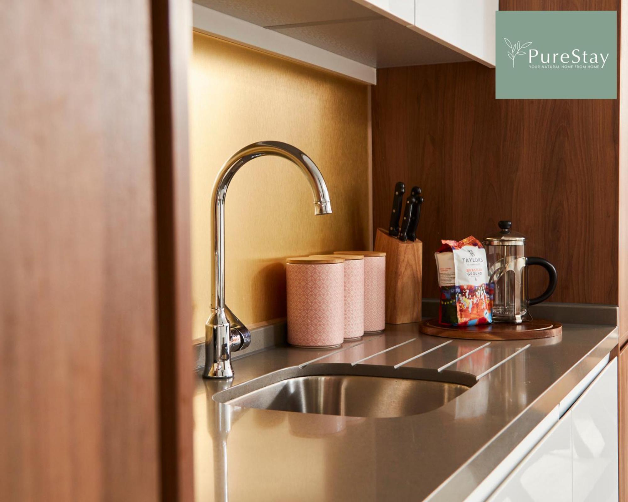 Purestay Manchester: 5-bedroom Business Haven *