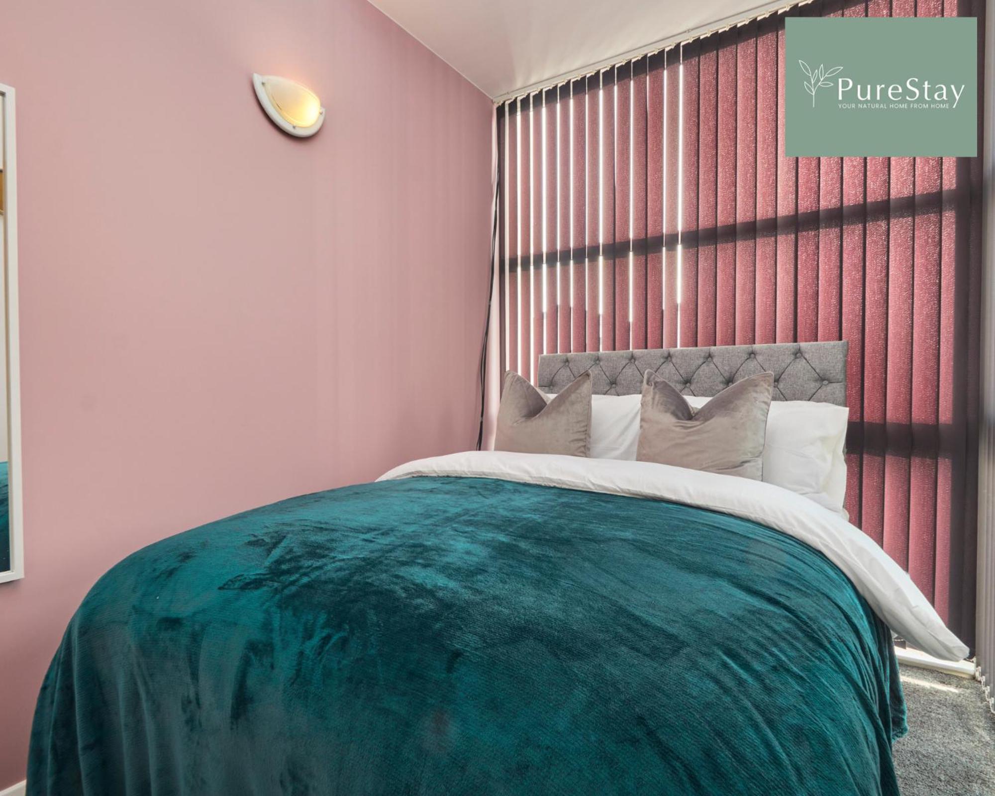 Superb House Near Etihad With Free Parking Sleeps 8 *