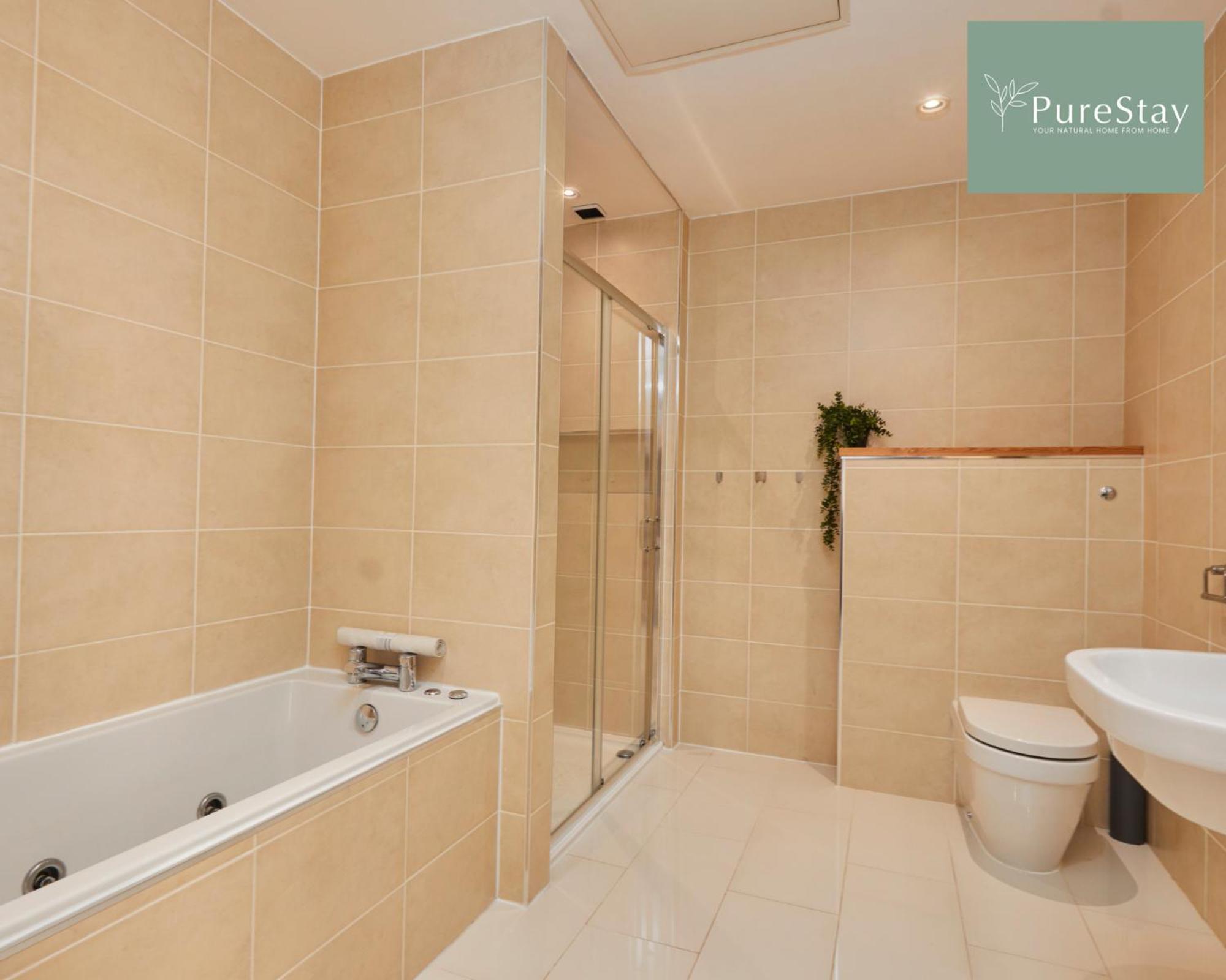 Superb House Near Etihad With Free Parking Sleeps 8 Holiday home Manchester