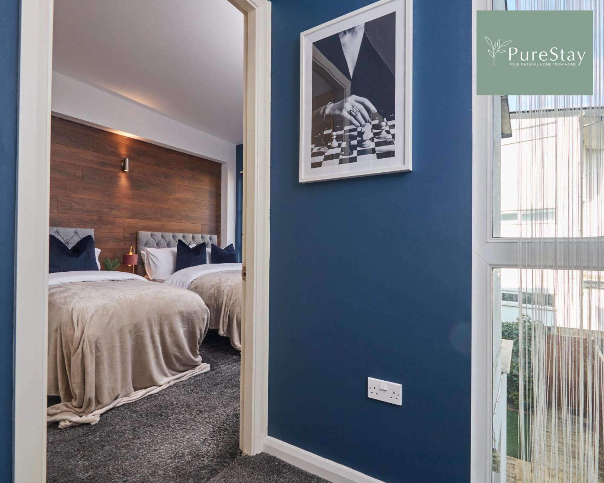 Superb House Near Etihad With Free Parking Sleeps 8 * Manchester