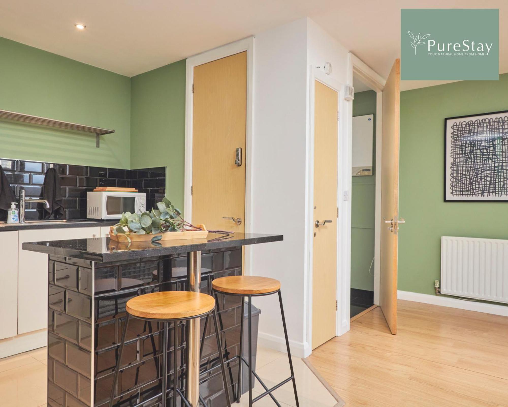 Superb House Near Etihad With Free Parking Sleeps 8 Manchester