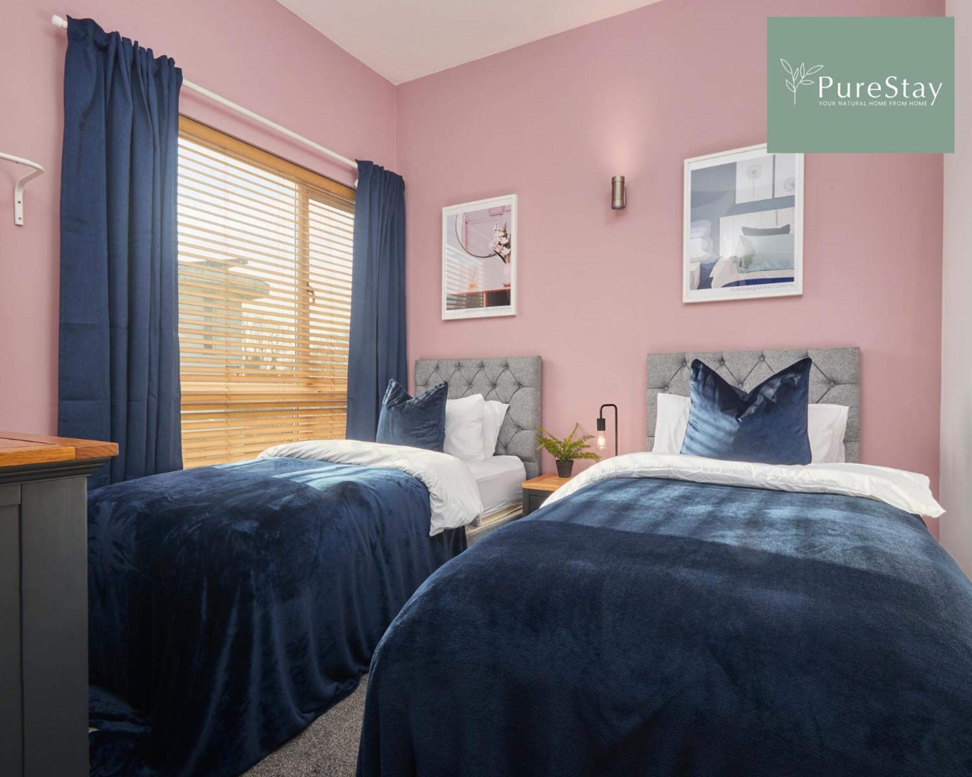 Holiday home Superb House Near Etihad With Free Parking Sleeps 8 Manchester