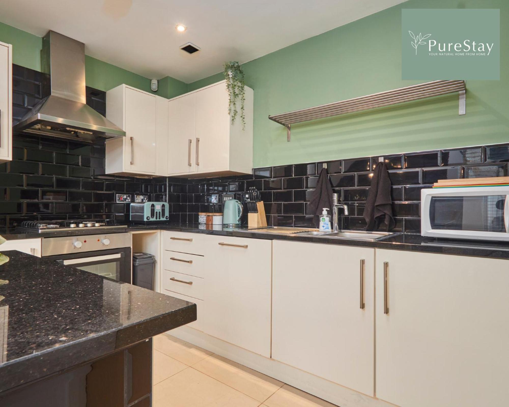 Holiday home Superb House Near Etihad With Free Parking Sleeps 8