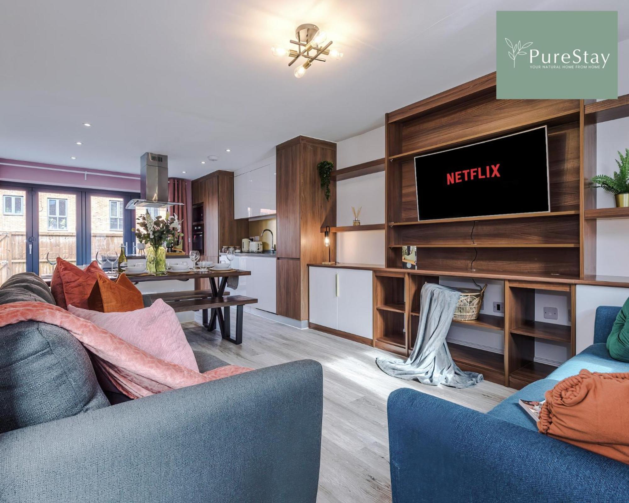 Purestay Manchester: Five-bedroom House With Free Parking *