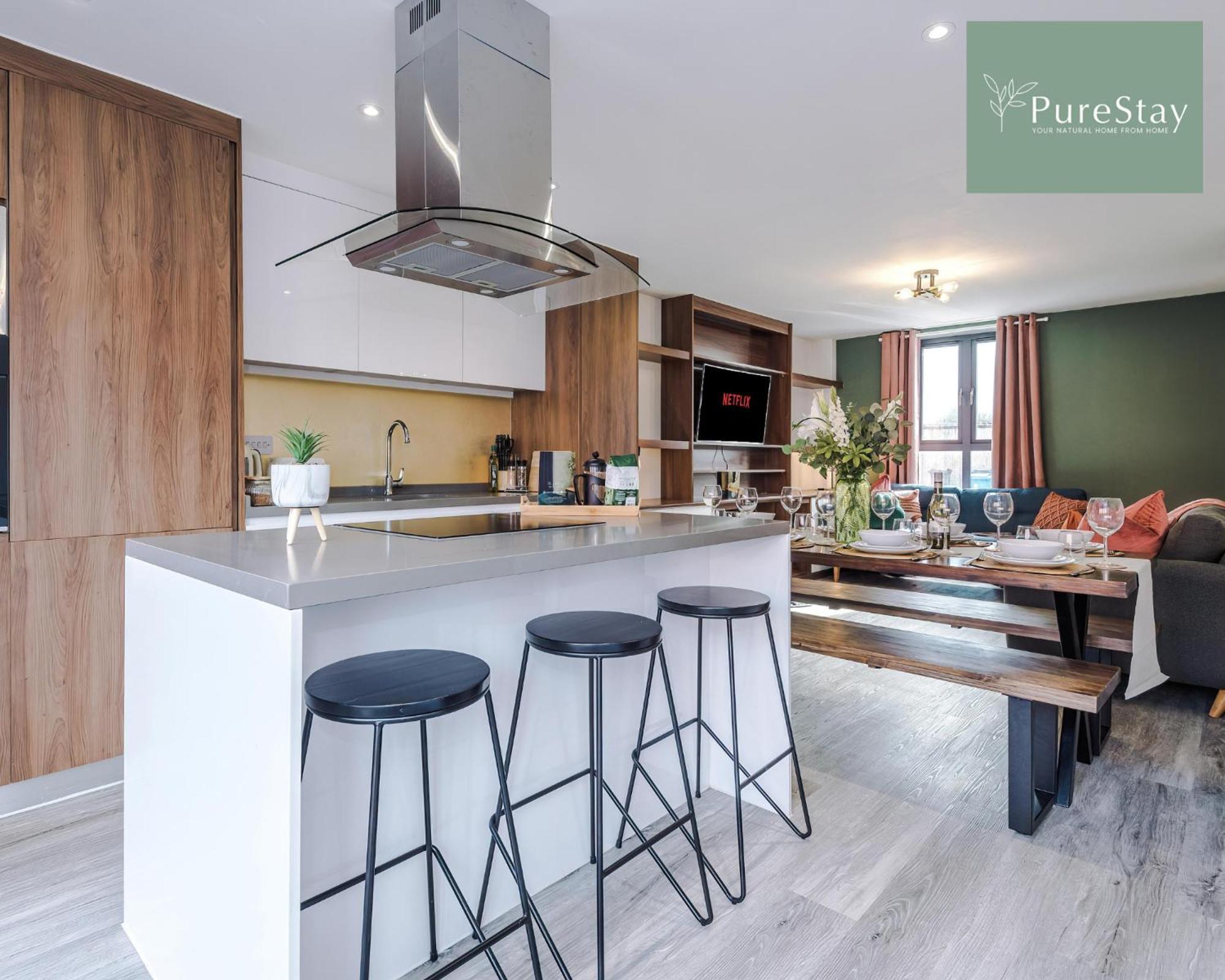 Purestay Manchester: Five-bedroom House With Free Parking Holiday home *