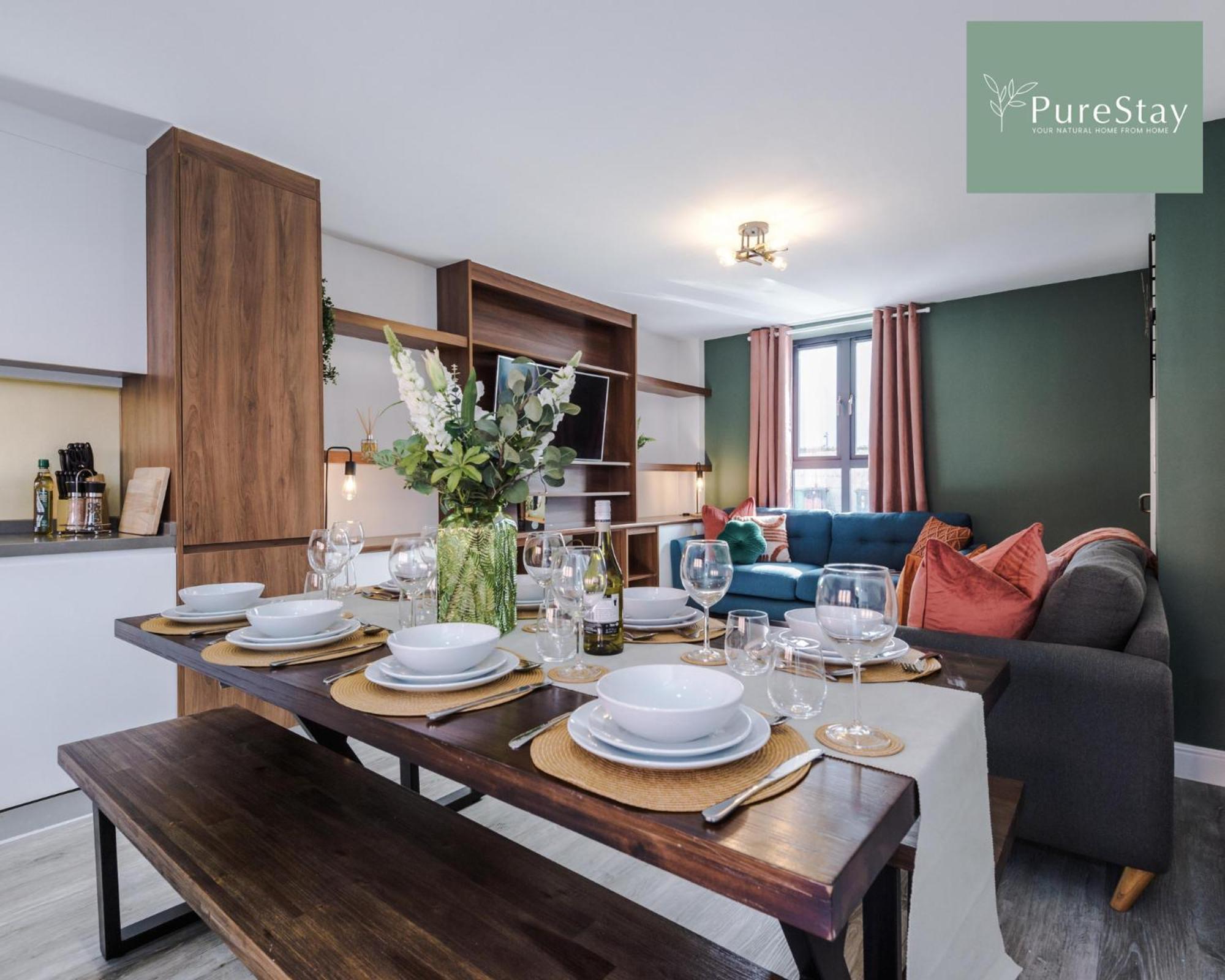Holiday home Purestay Manchester: Five-bedroom House With Free Parking