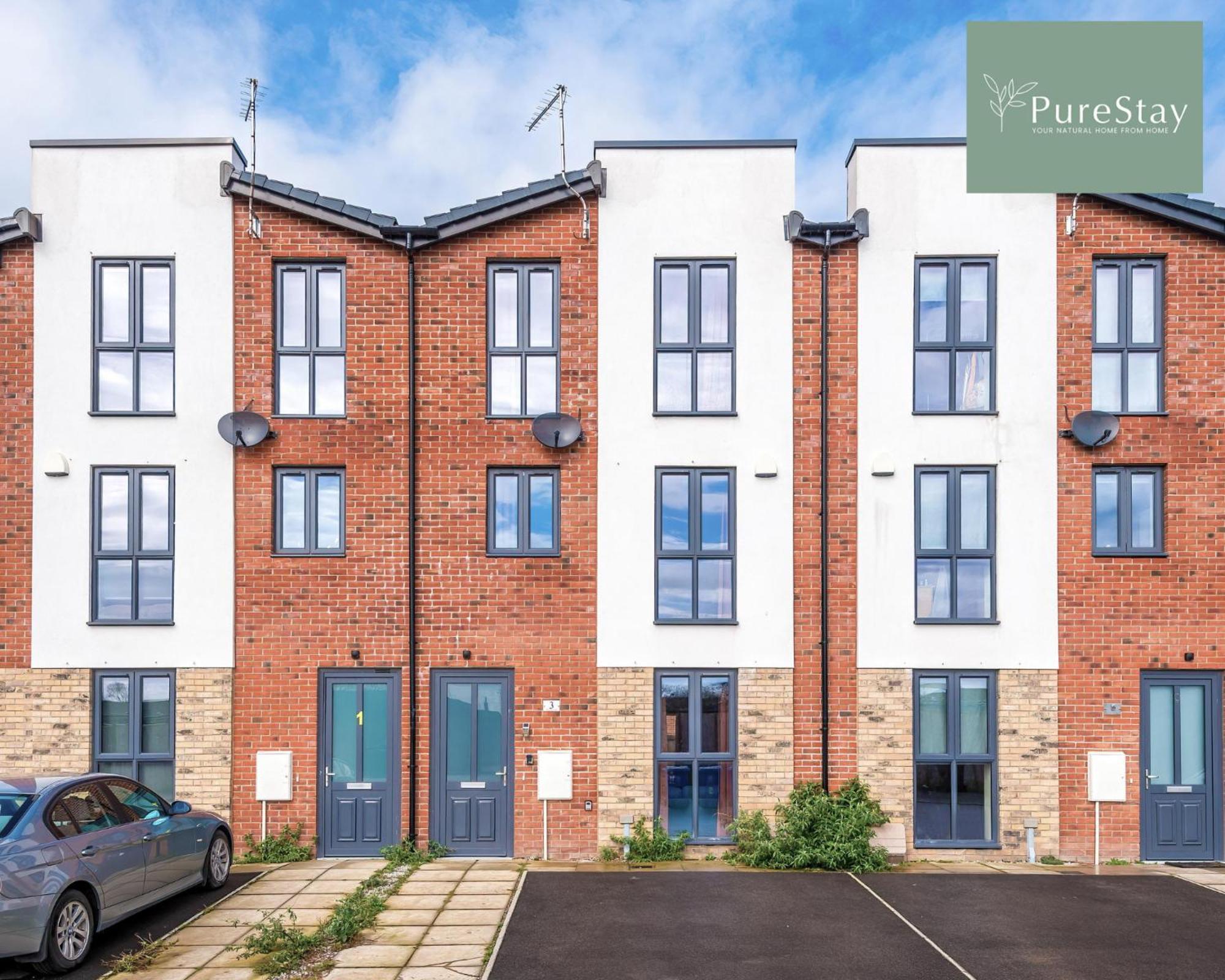 Purestay Manchester: Five-bedroom House With Free Parking *