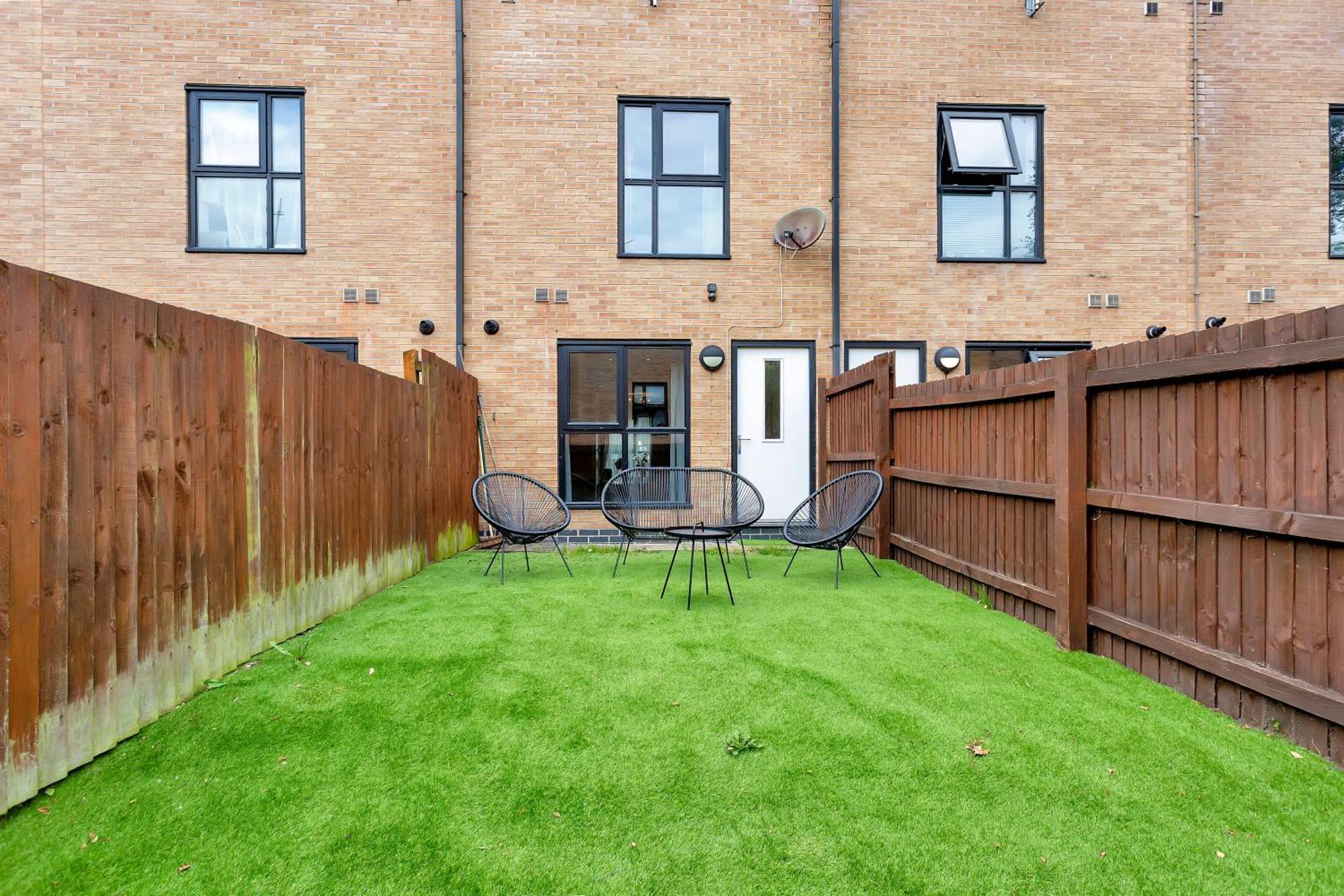 Free Parking Luxury Safari House Holiday home Manchester