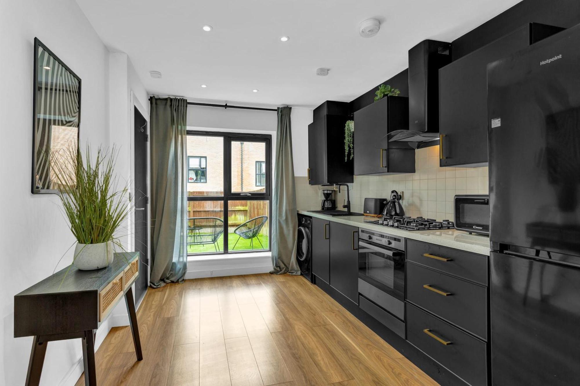 Free Parking Luxury Safari House Manchester