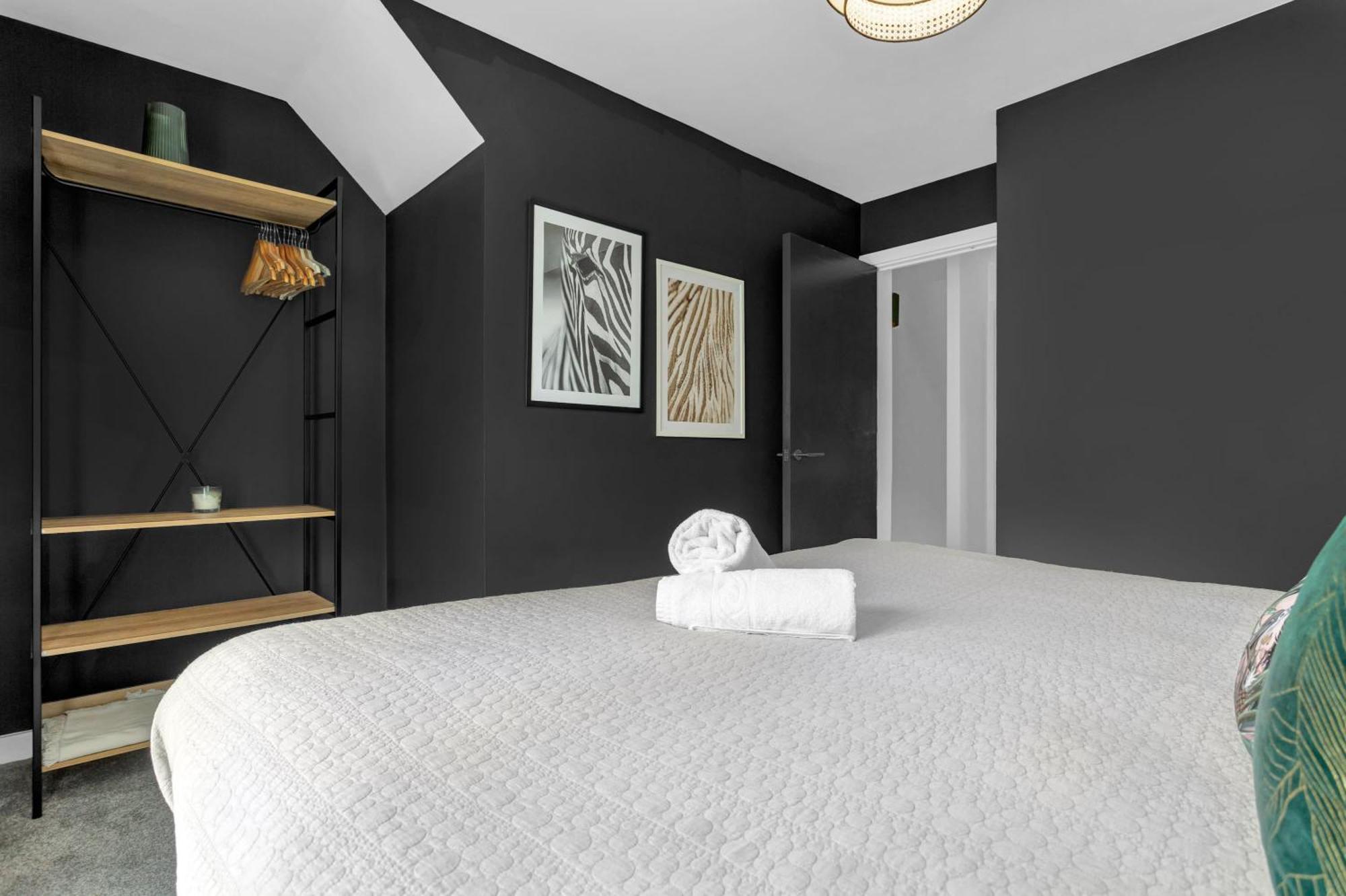 Free Parking Luxury Safari House * Manchester