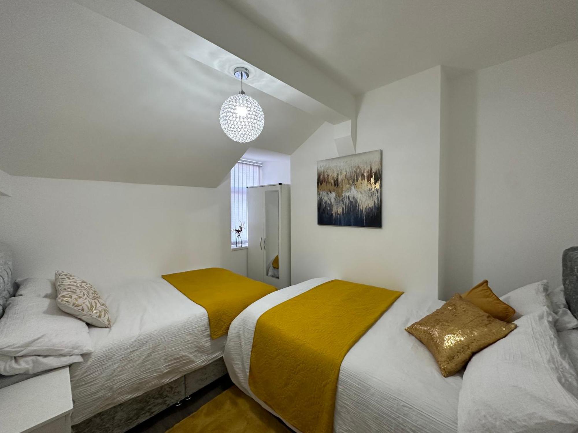 Lovely 2 Bedroom In Close To Centre And Stadium #1