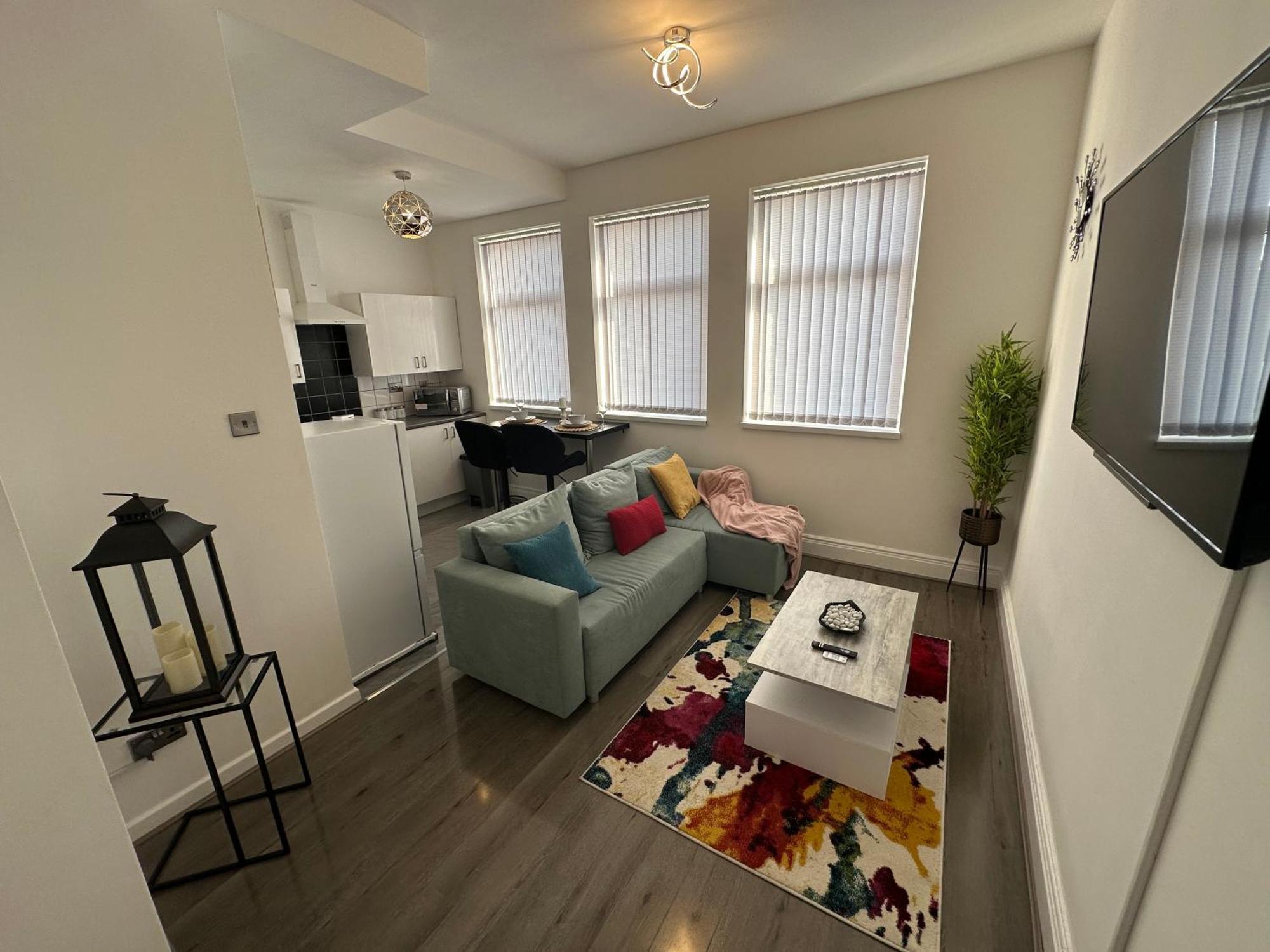 Lovely 2 Bedroom In Close To Centre And Stadium #1 Appartement *