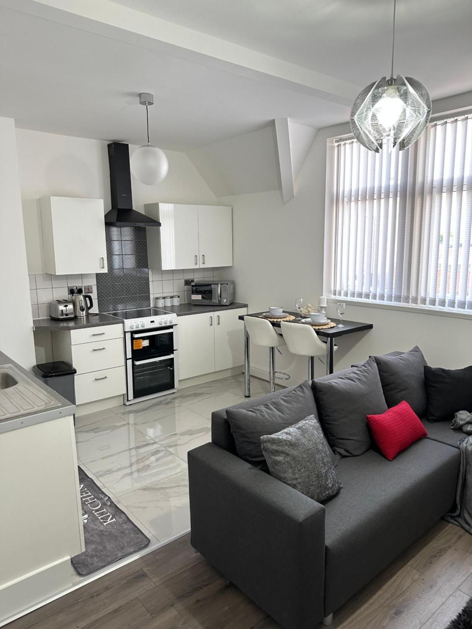 Lovely 2 Bedroom In Close To Centre And Stadium #1 * Manchester