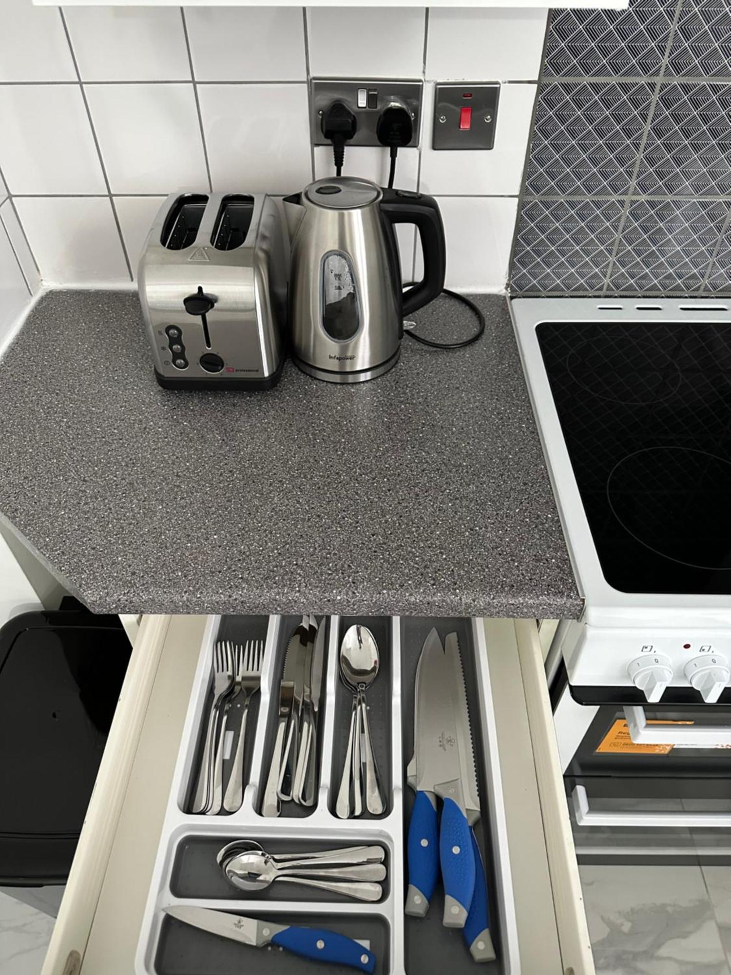 Appartement Lovely 2 Bedroom In Close To Centre And Stadium #1