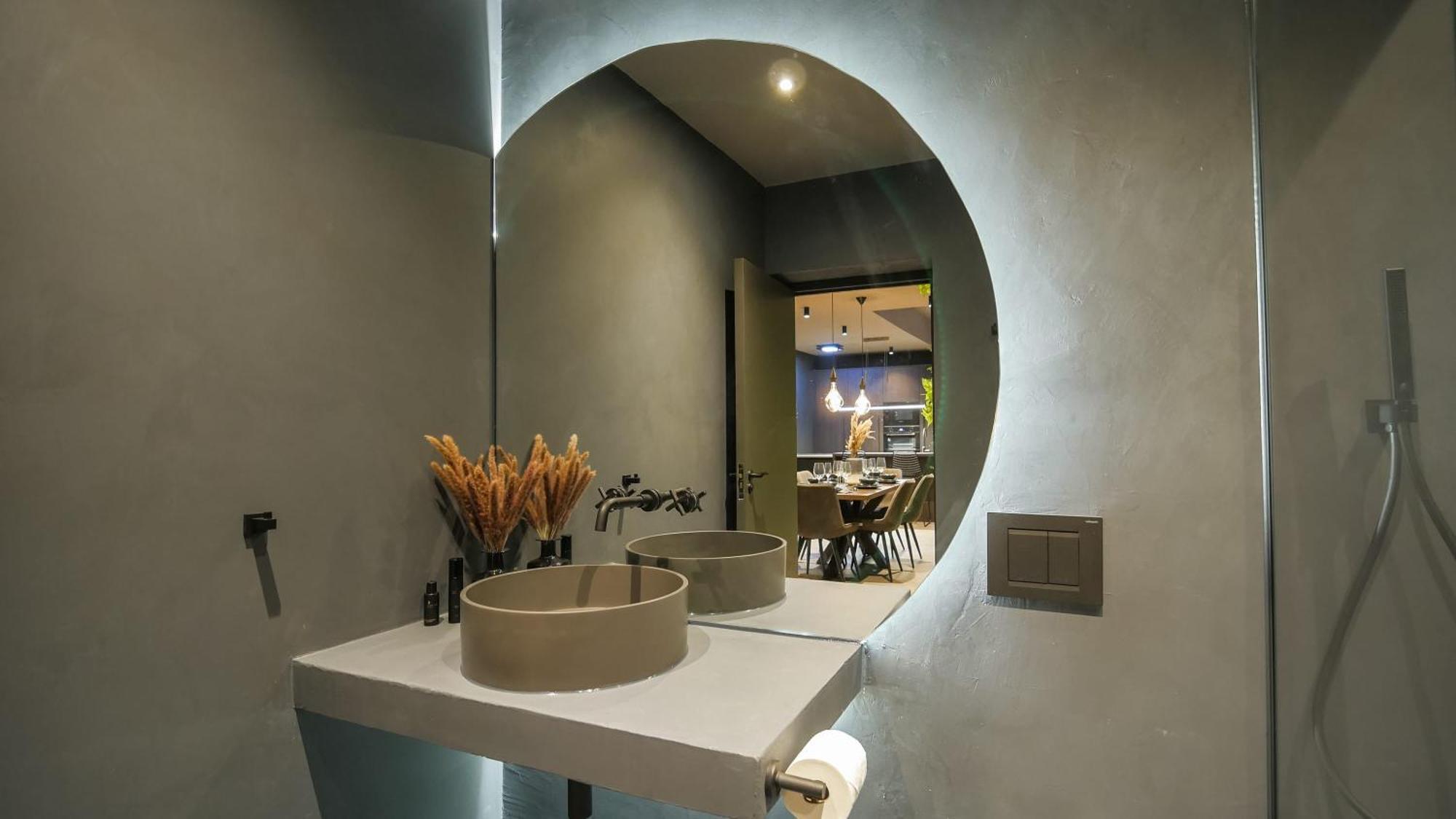 Midnight By The Heim Residences *