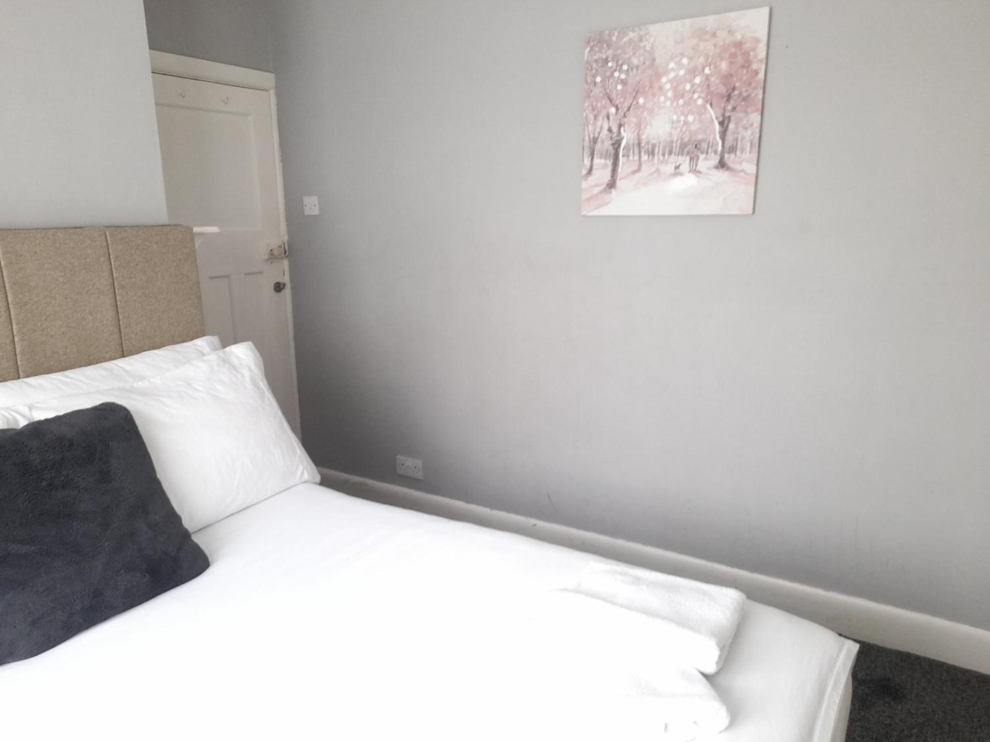 Bright 4-bed House 15 Min To Centre